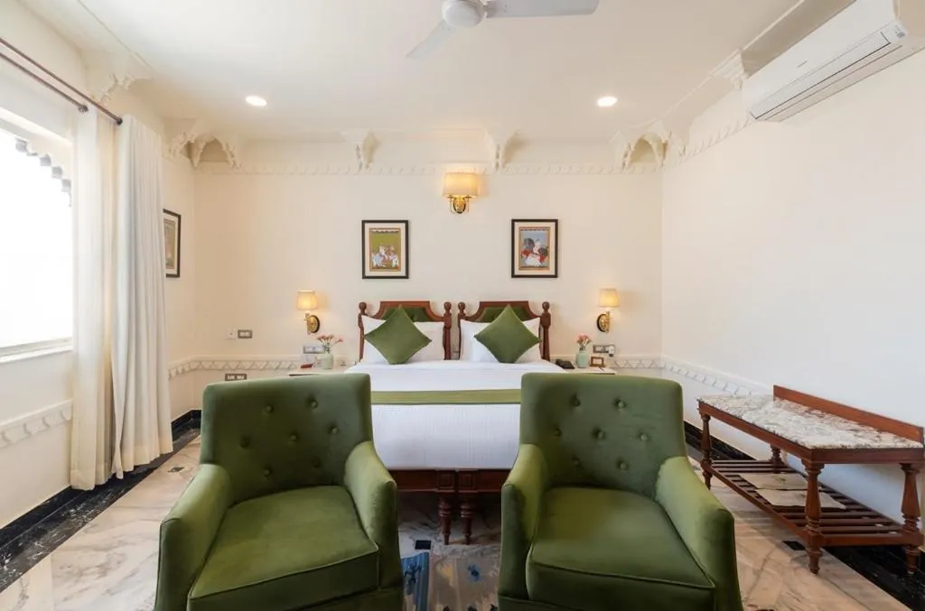 Bed in Chunda Haveli