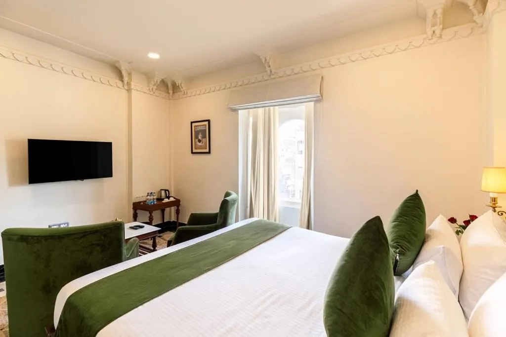 Bed in Chunda Haveli