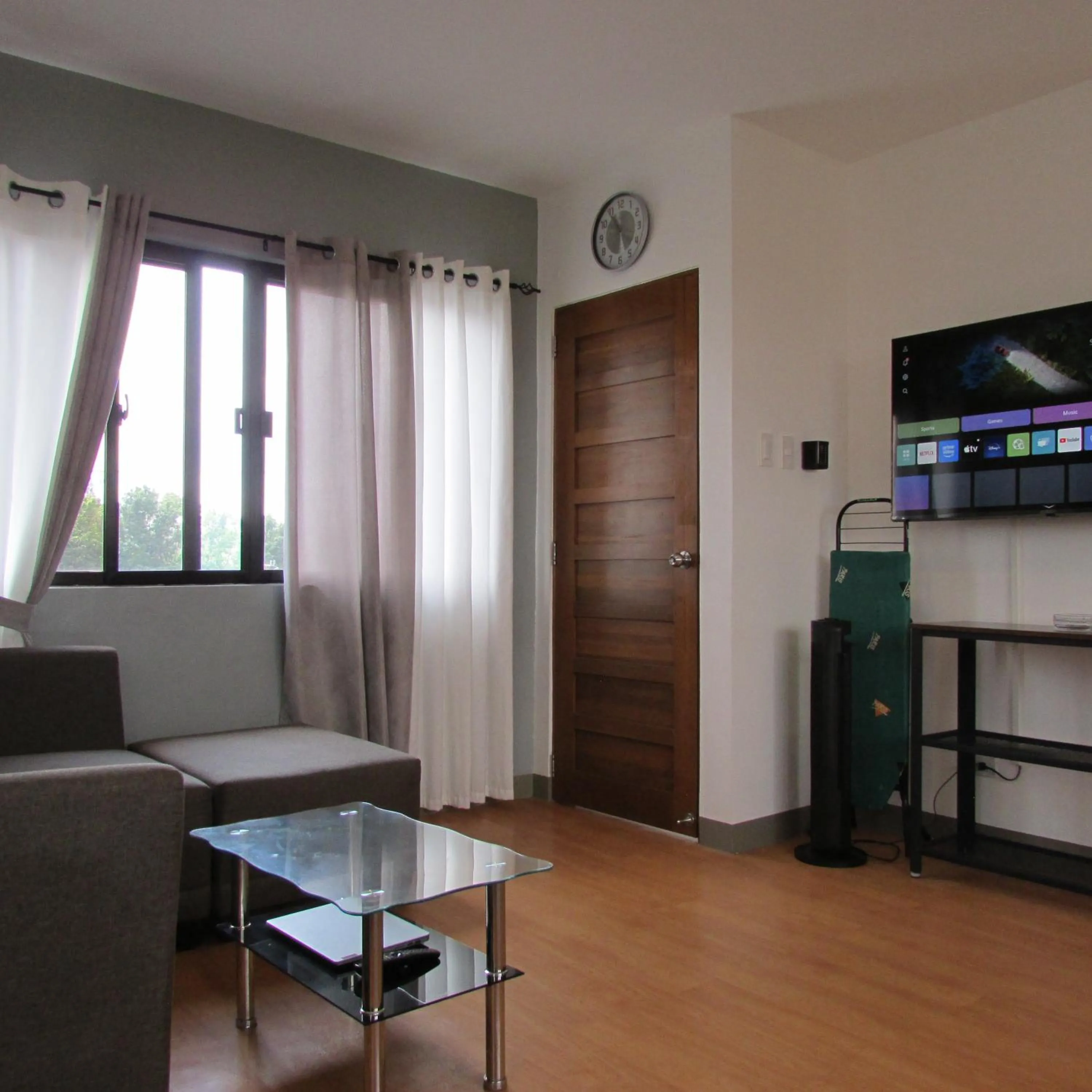Bedroom in Casa Devino - Discover the Perfect Condo Getaway in Luxury, Netflix, Free Parking