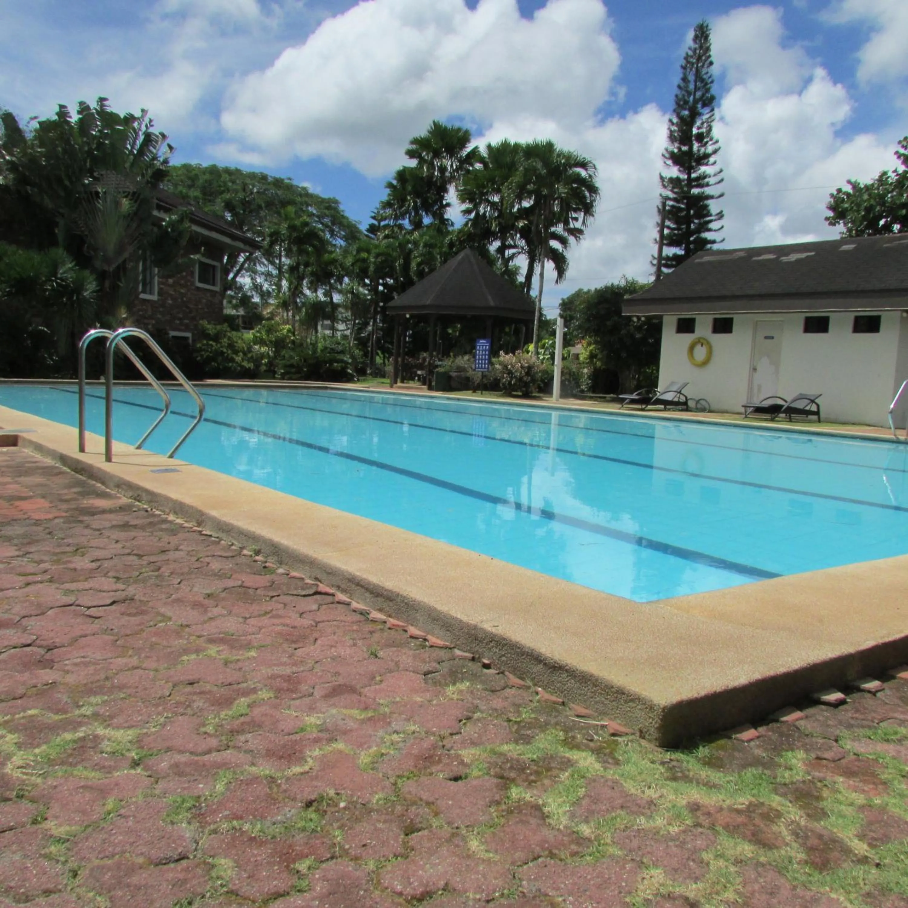 Swimming pool in Casa Devino - Discover the Perfect Condo Getaway in Luxury, Netflix, Free Parking