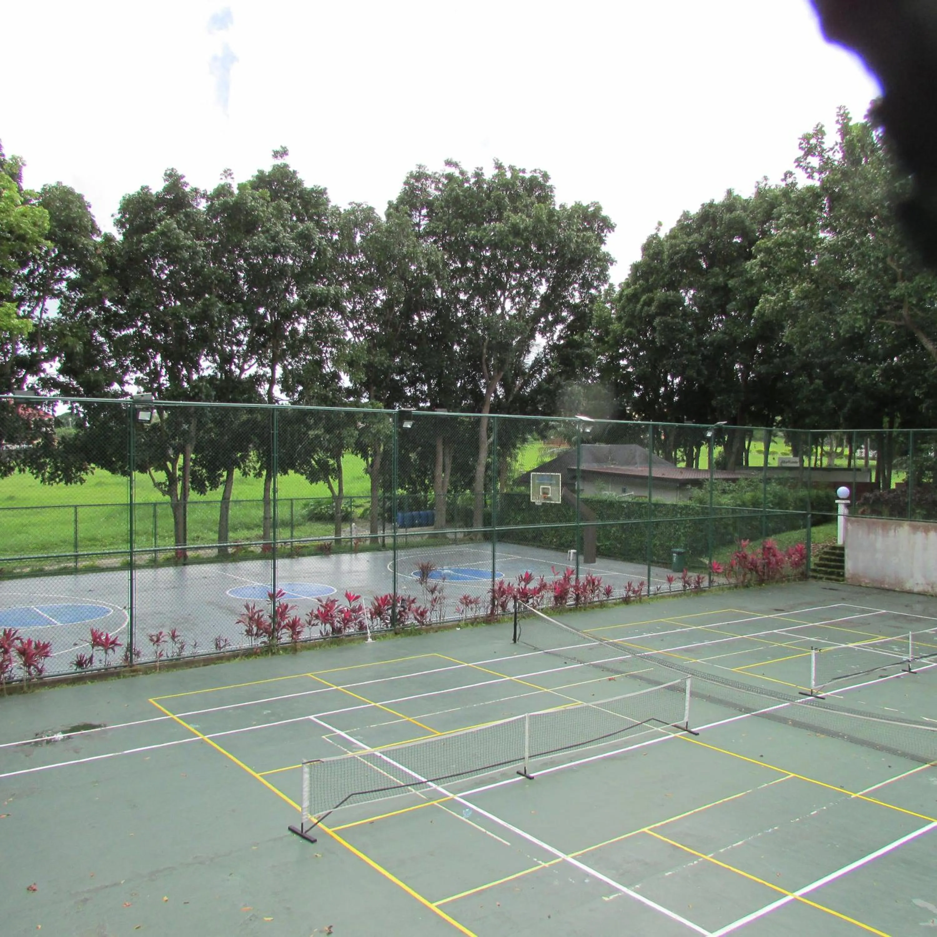 Tennis court in Casa Devino - Discover the Perfect Condo Getaway in Luxury, Netflix, Free Parking