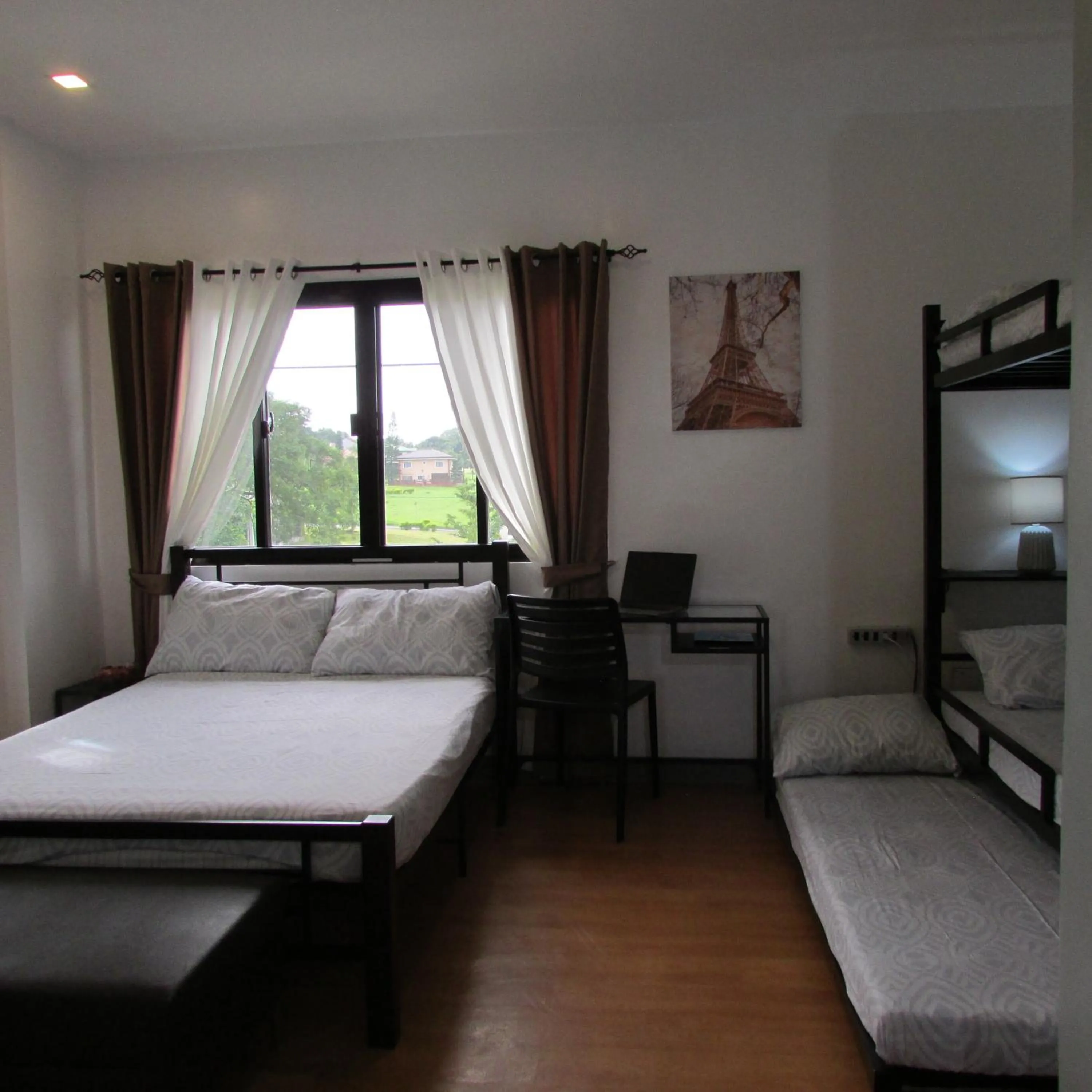 Bed in Casa Devino - Discover the Perfect Condo Getaway in Luxury, Netflix, Free Parking