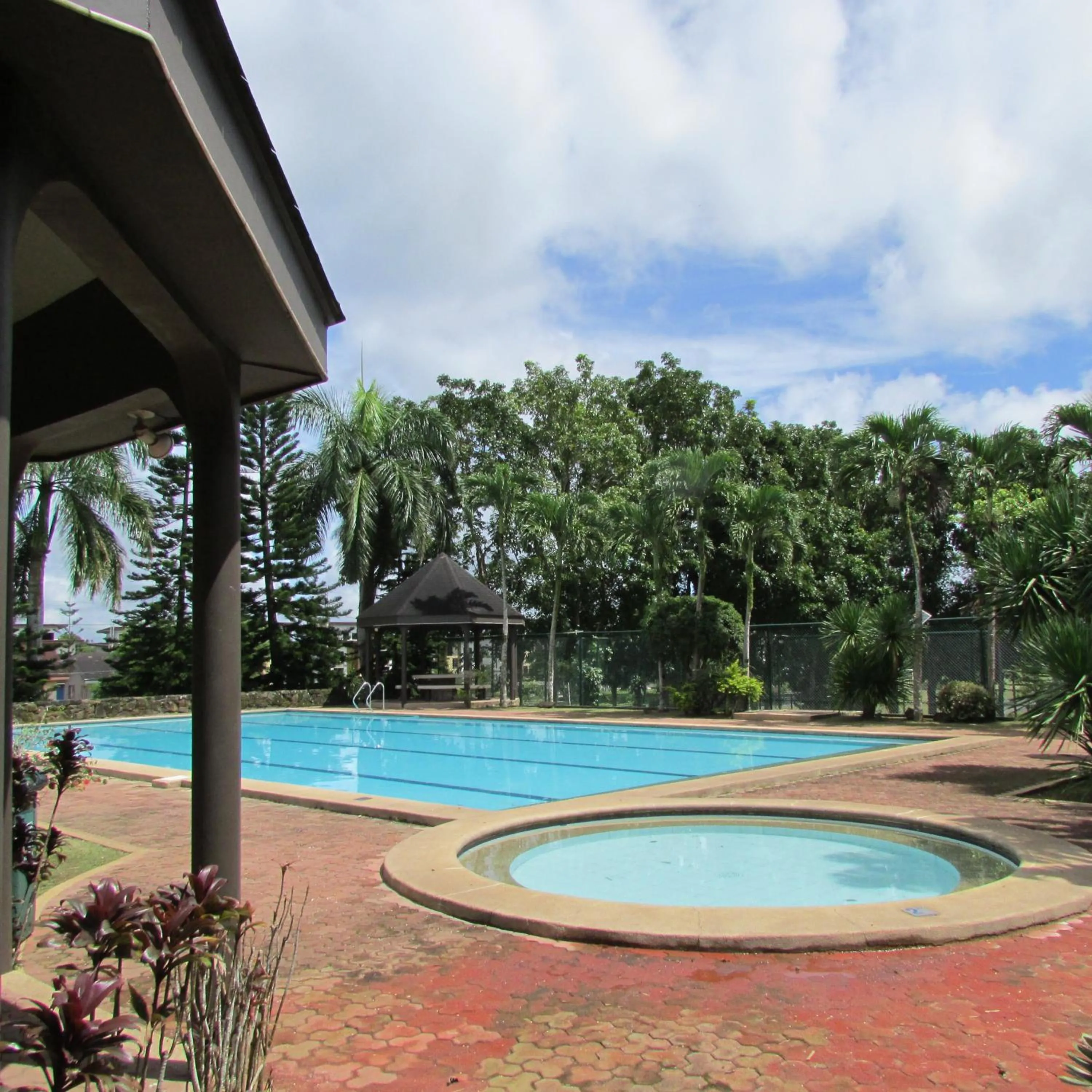 Swimming pool in Casa Devino - Discover the Perfect Condo Getaway in Luxury, Netflix, Free Parking