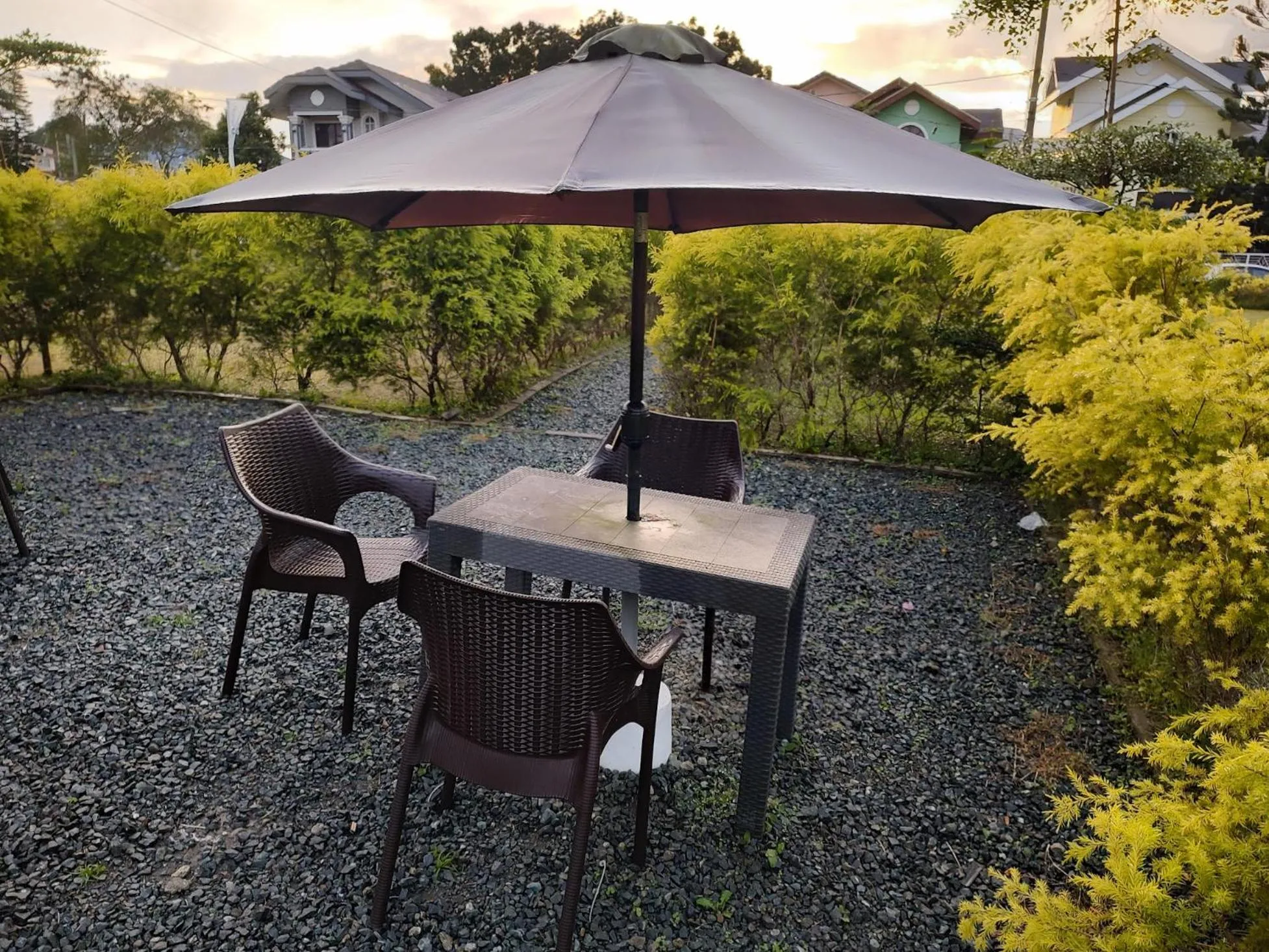 Garden in Casa Devino - Discover the Perfect Condo Getaway in Luxury, Netflix, Free Parking