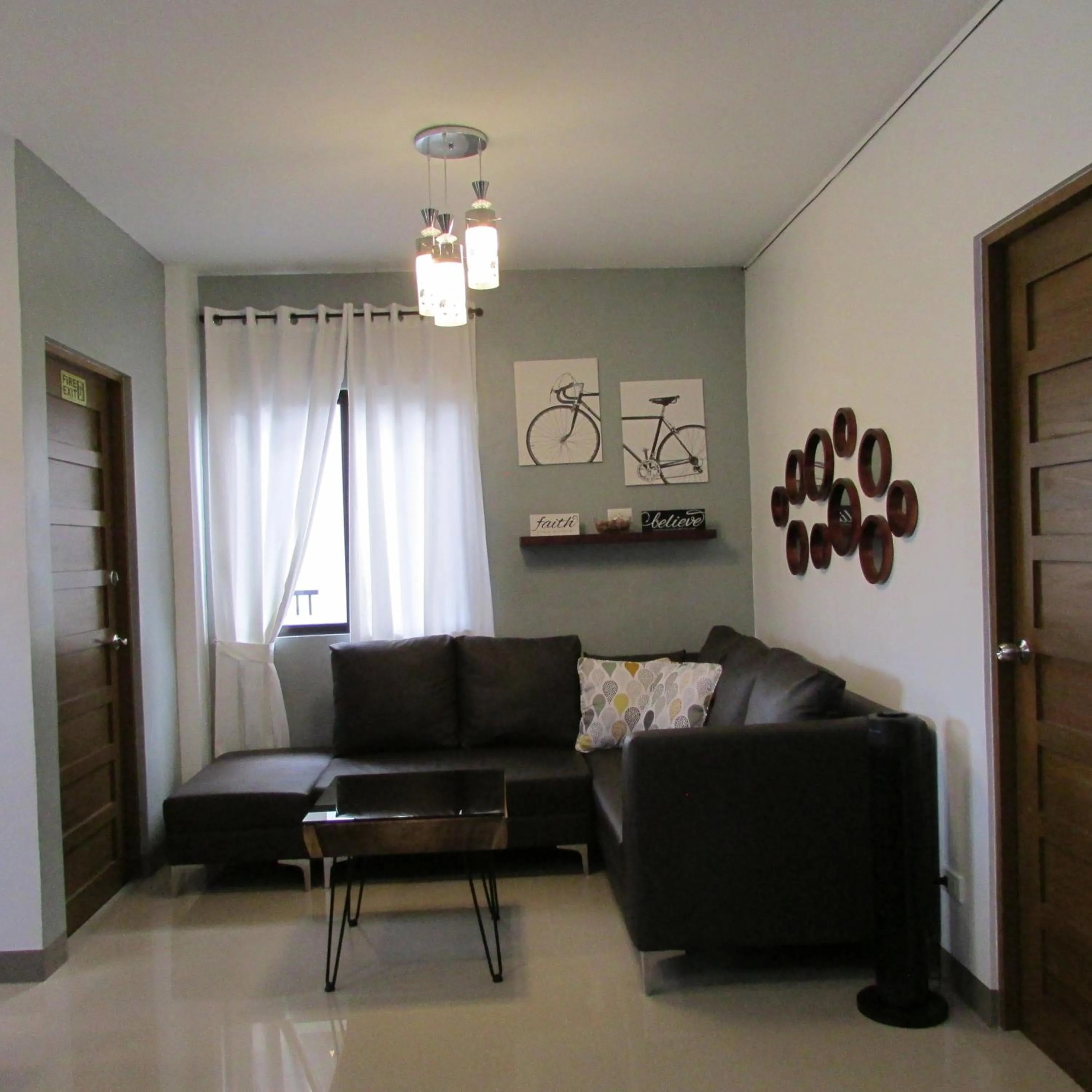 Living room in Casa Devino - Discover the Perfect Condo Getaway in Luxury, Netflix, Free Parking
