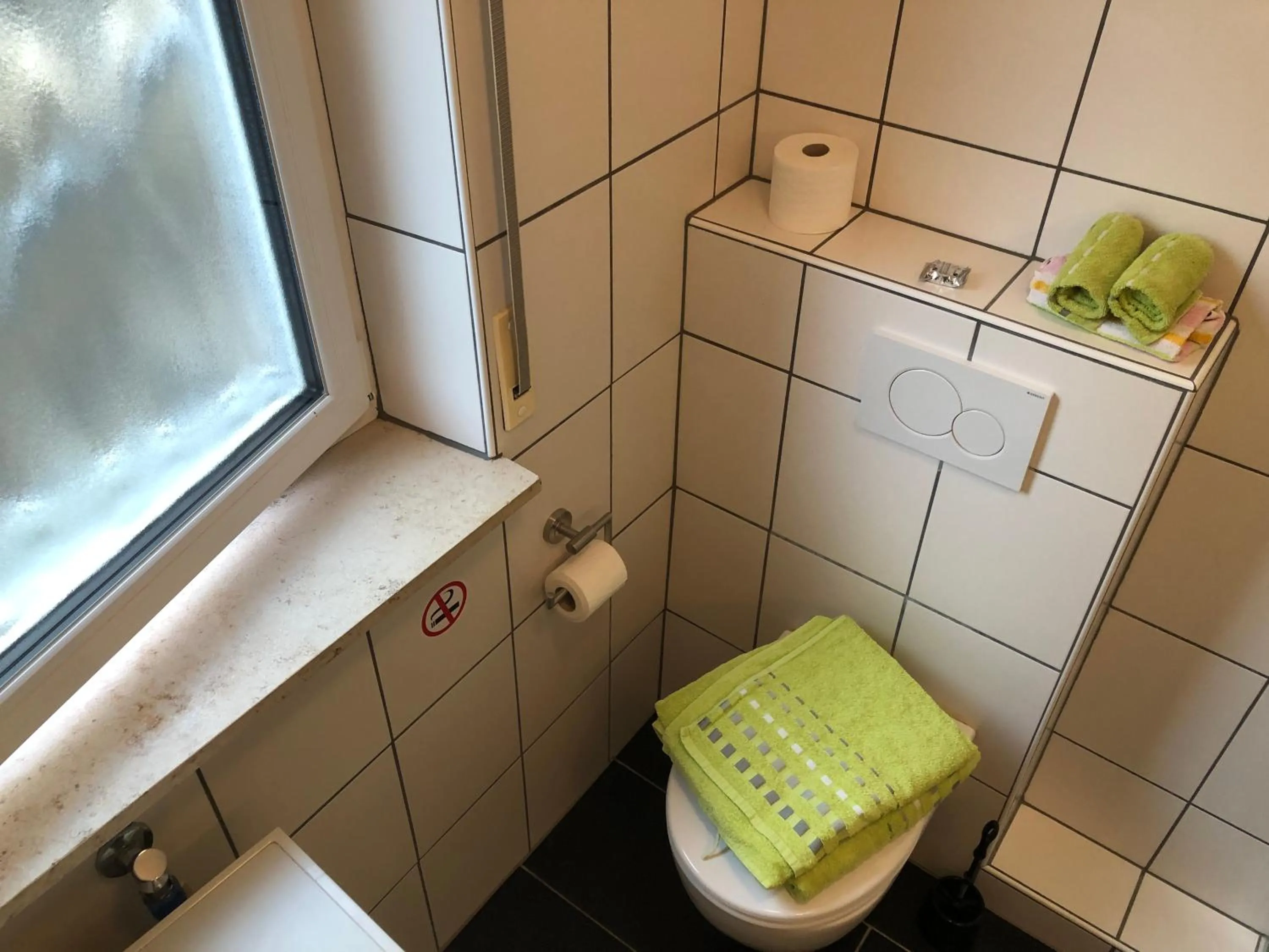 Toilet in Für aktive Reisende mein Aparthotel Ochsenfurt mit Terrasse, ideal for long stay, relocation
