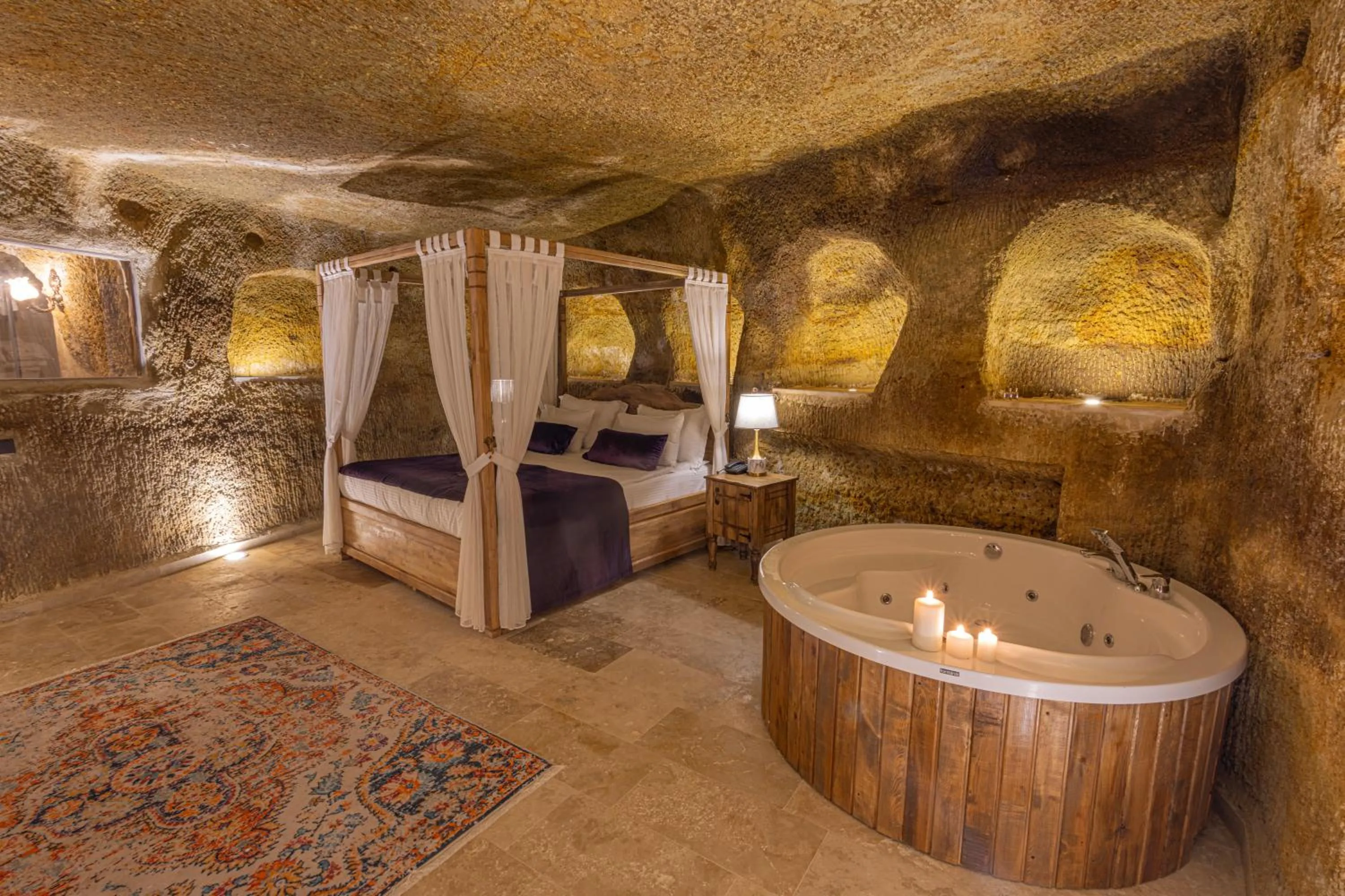 Hot Tub in Chakra Special Caves