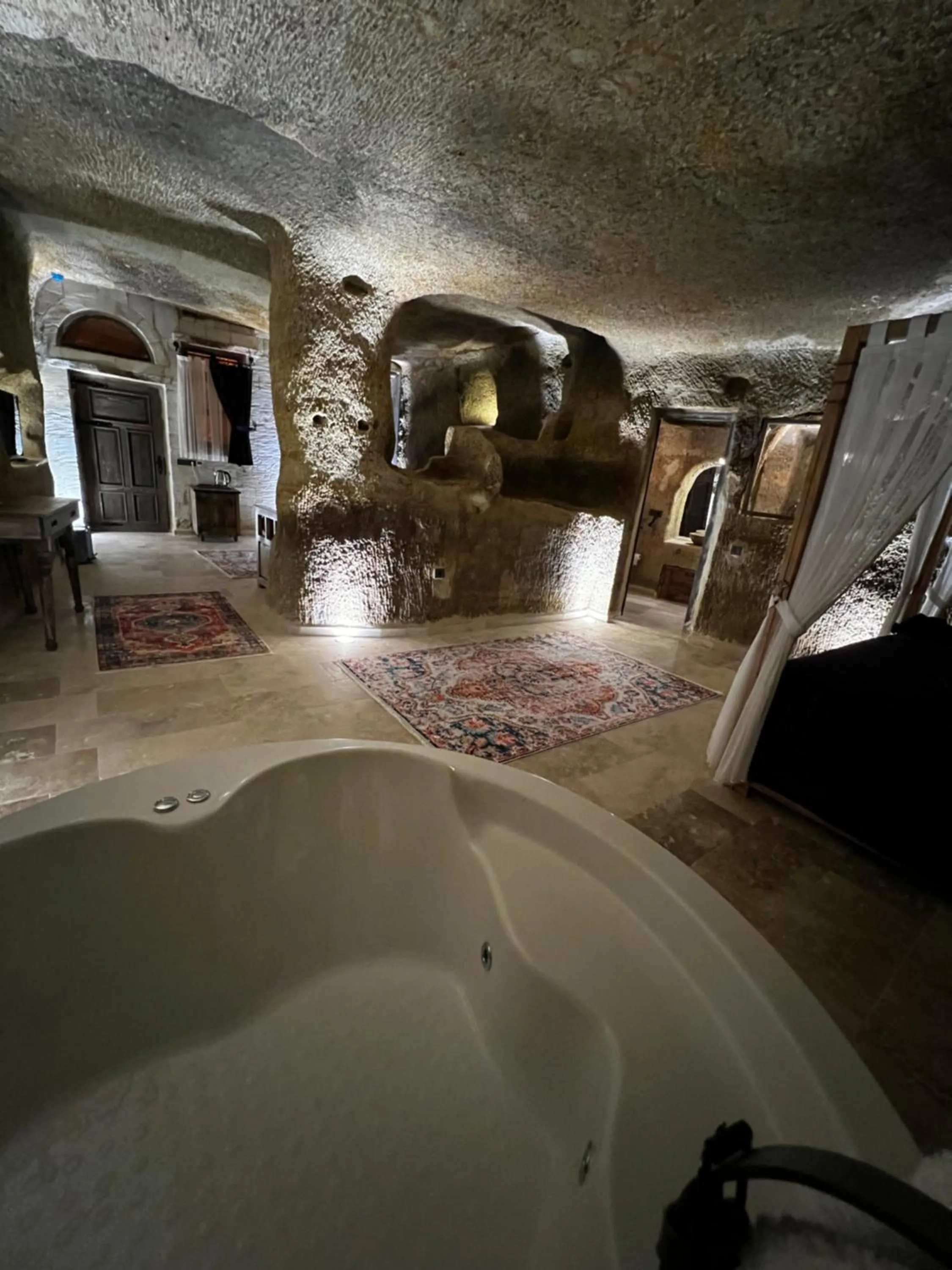 Hot Tub in Chakra Special Caves