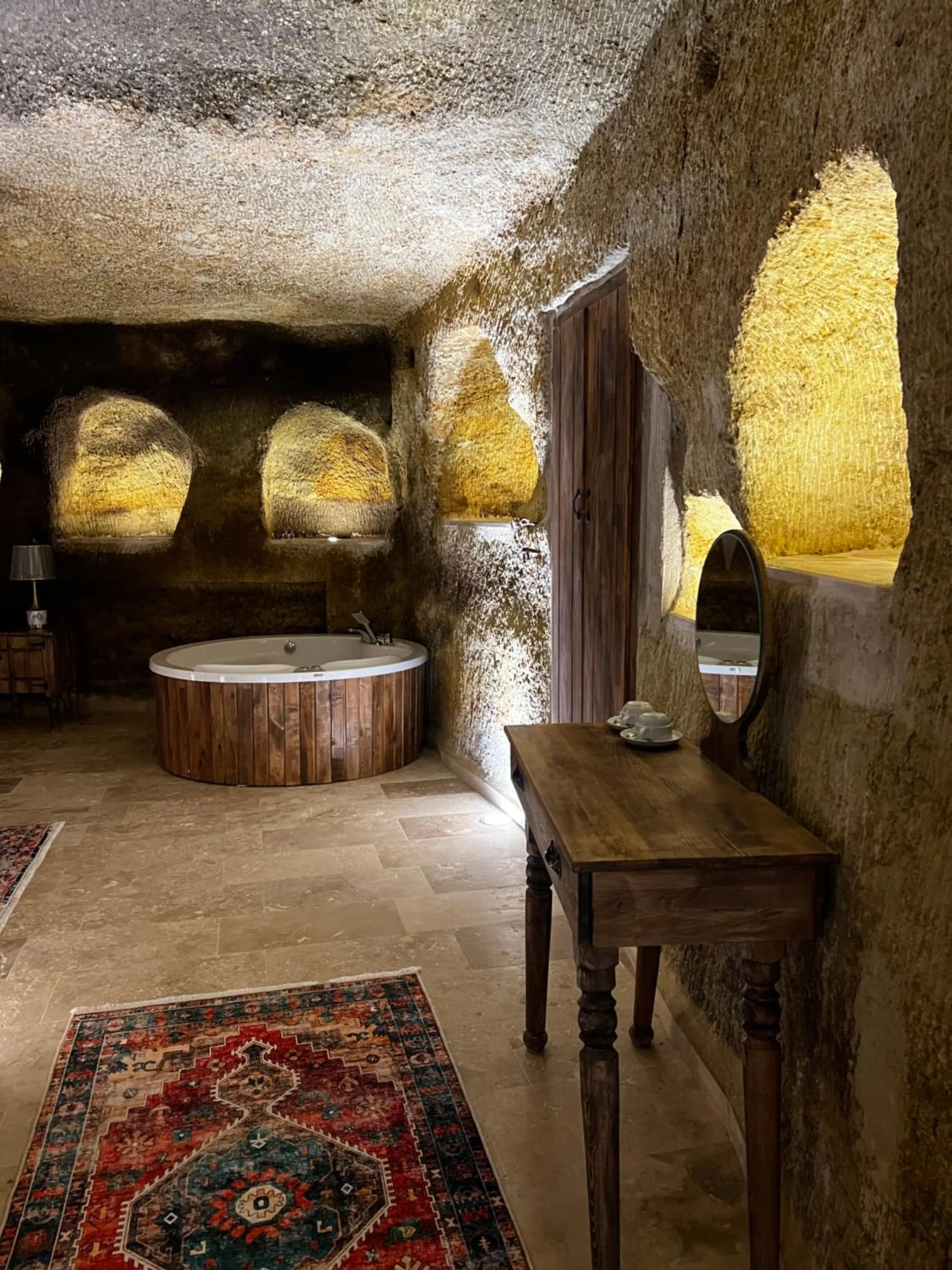 Hot Tub in Chakra Special Caves