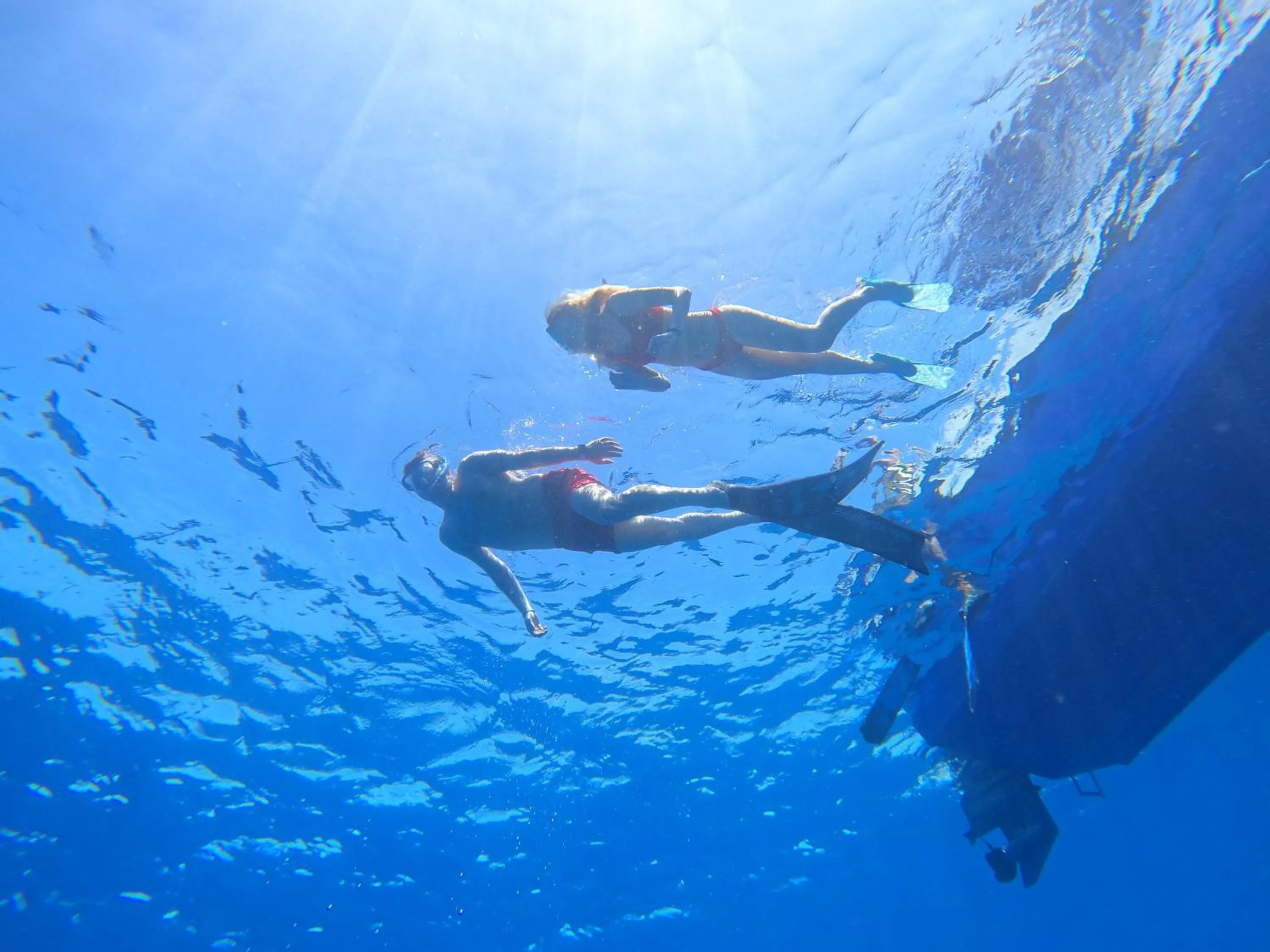 People in Manta Sea View Himandhoo