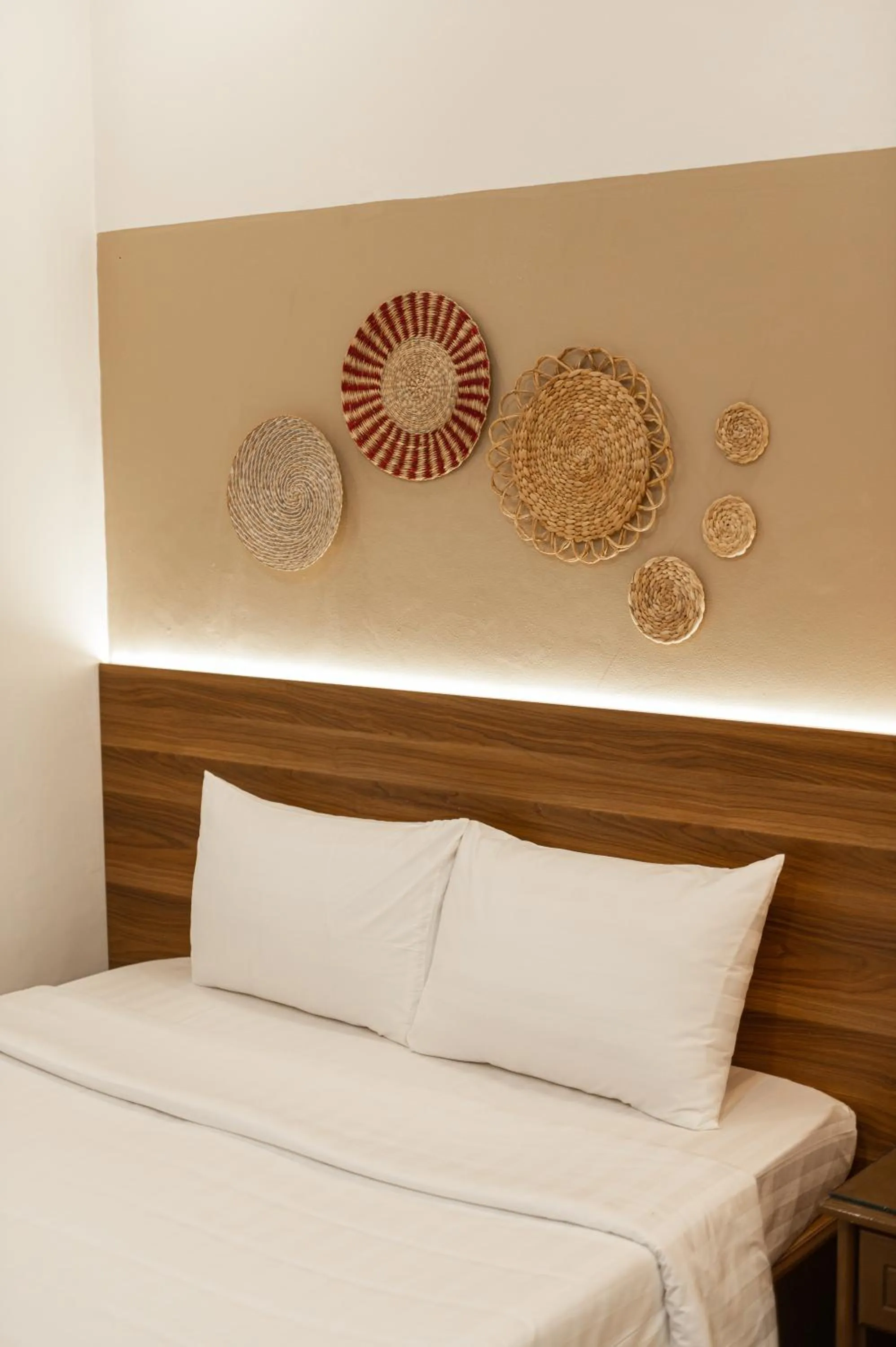 Bedroom, Bed in Lantern Hotel