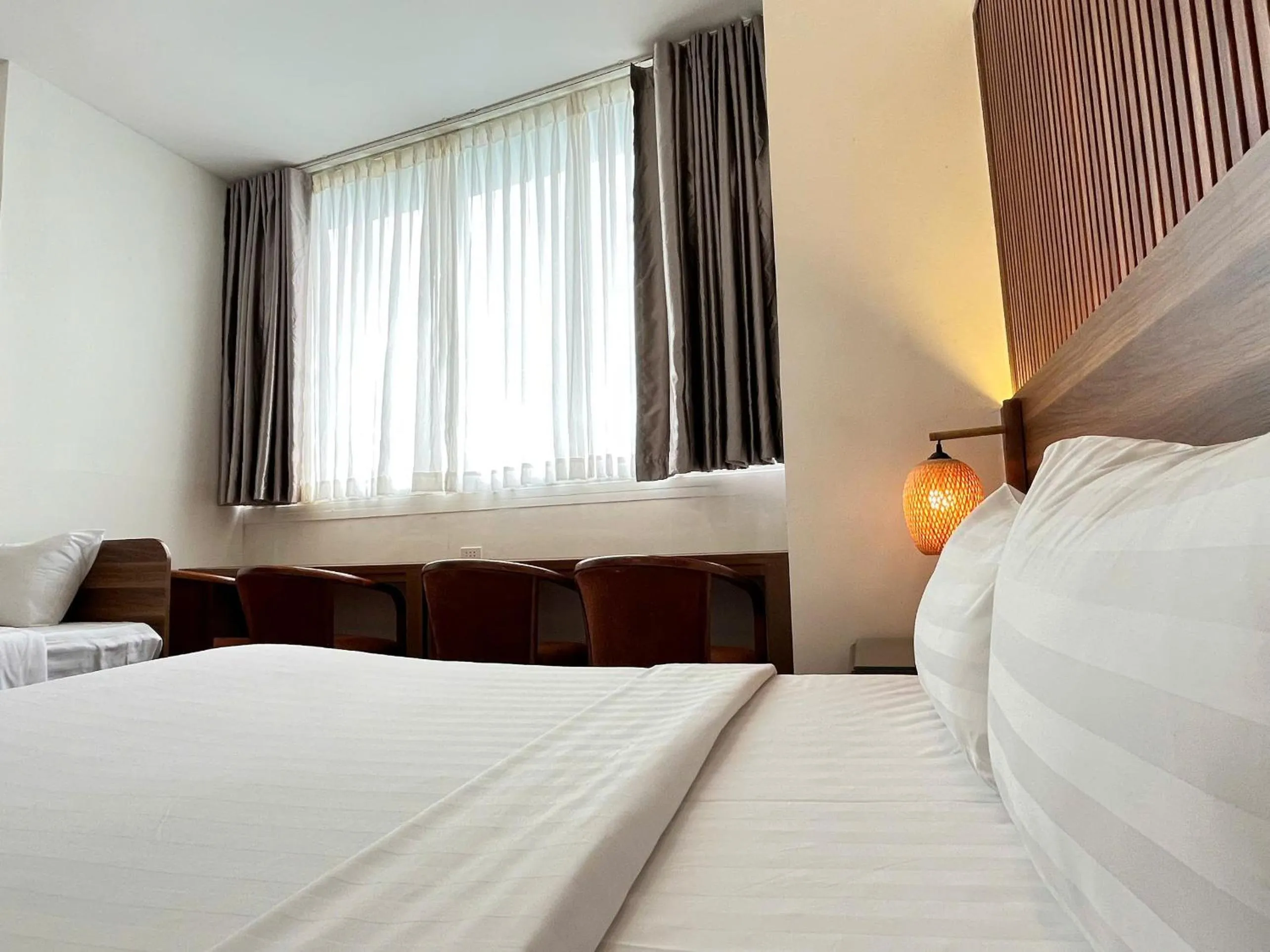 Bedroom, Bed in Lantern Hotel