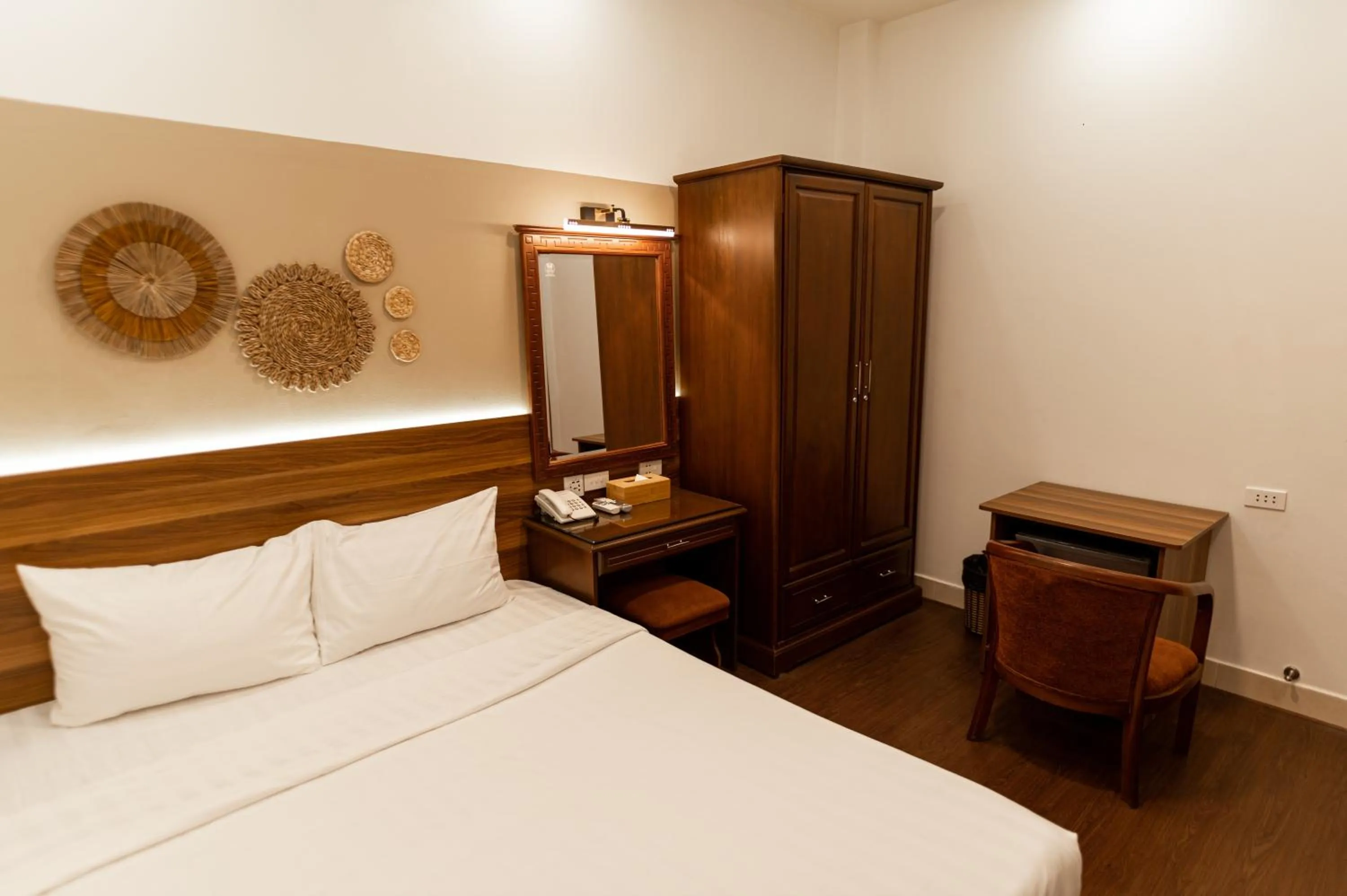 Bedroom, Bed in Lantern Hotel