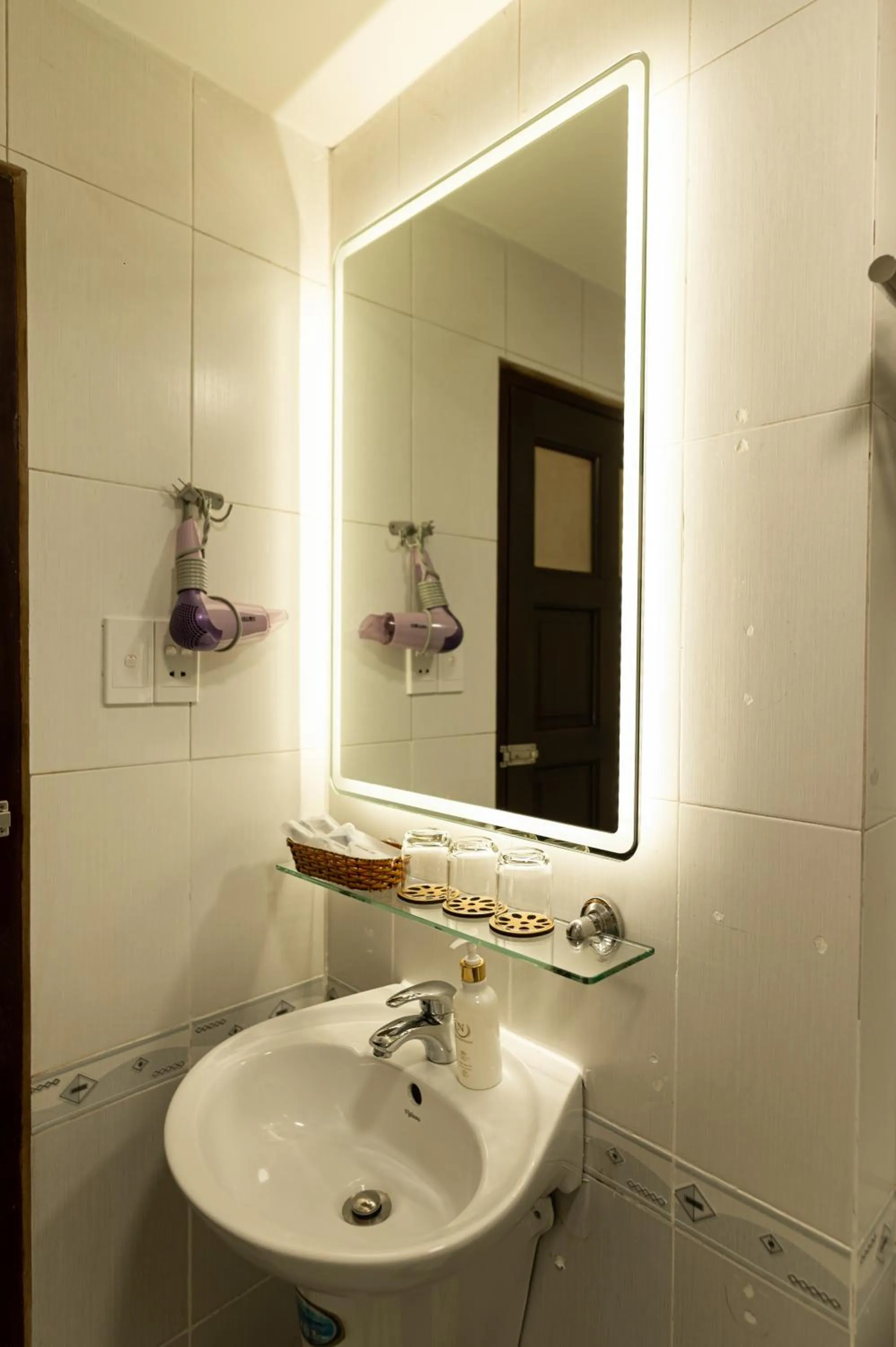 Shower in Lantern Hotel