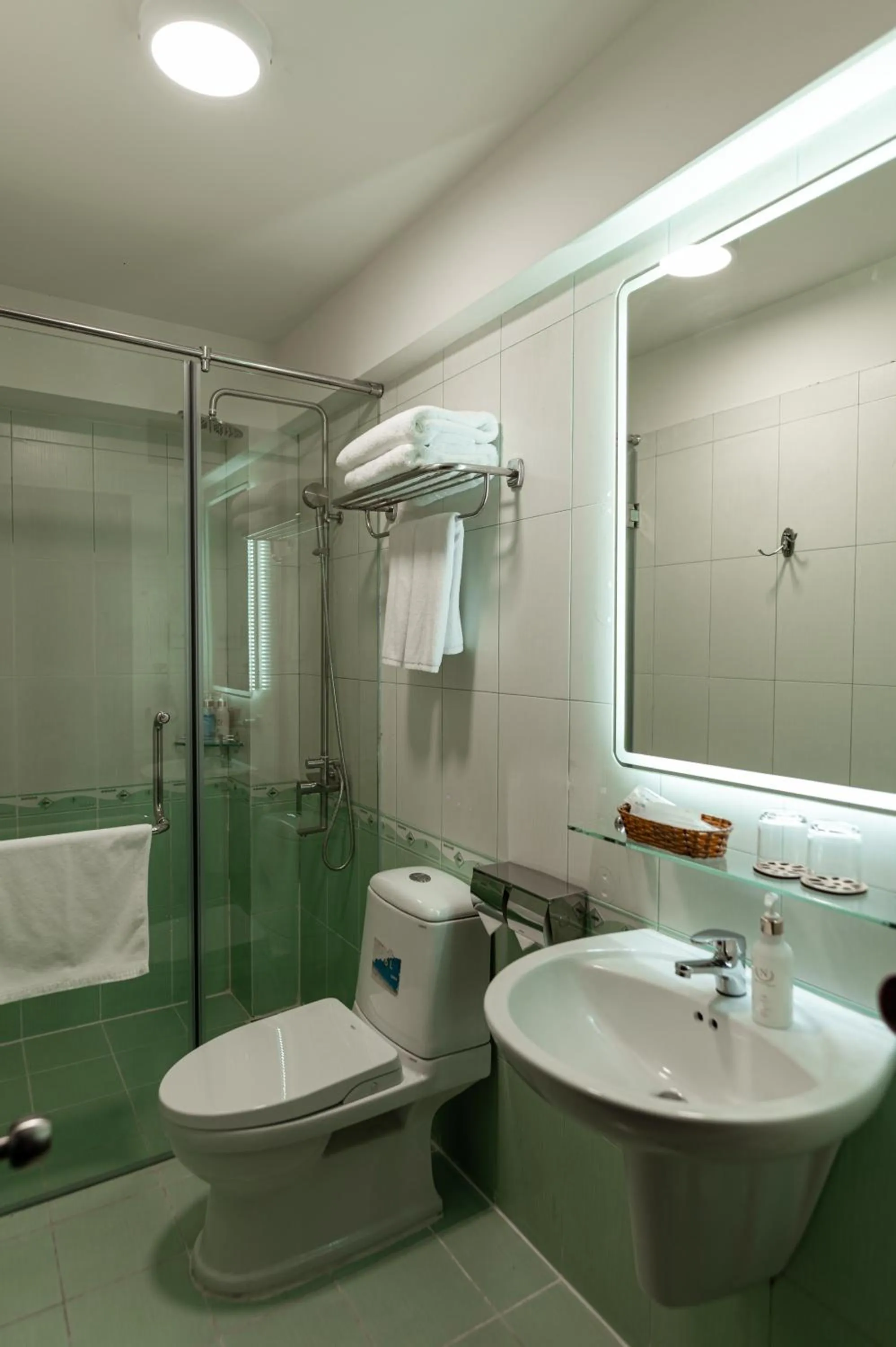 Shower in Lantern Hotel