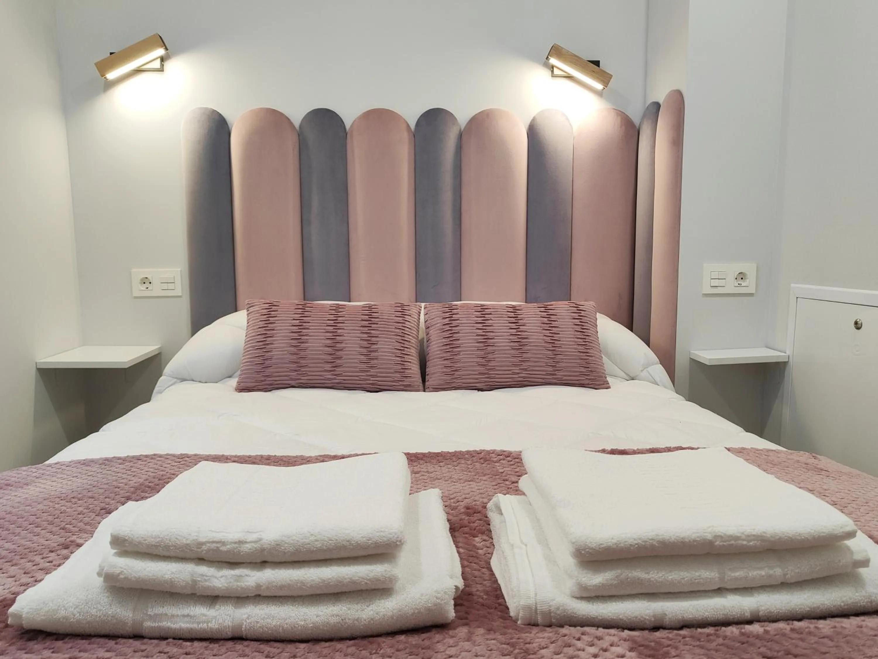 Bed in Apartamentos Centro Oviedo Caveda