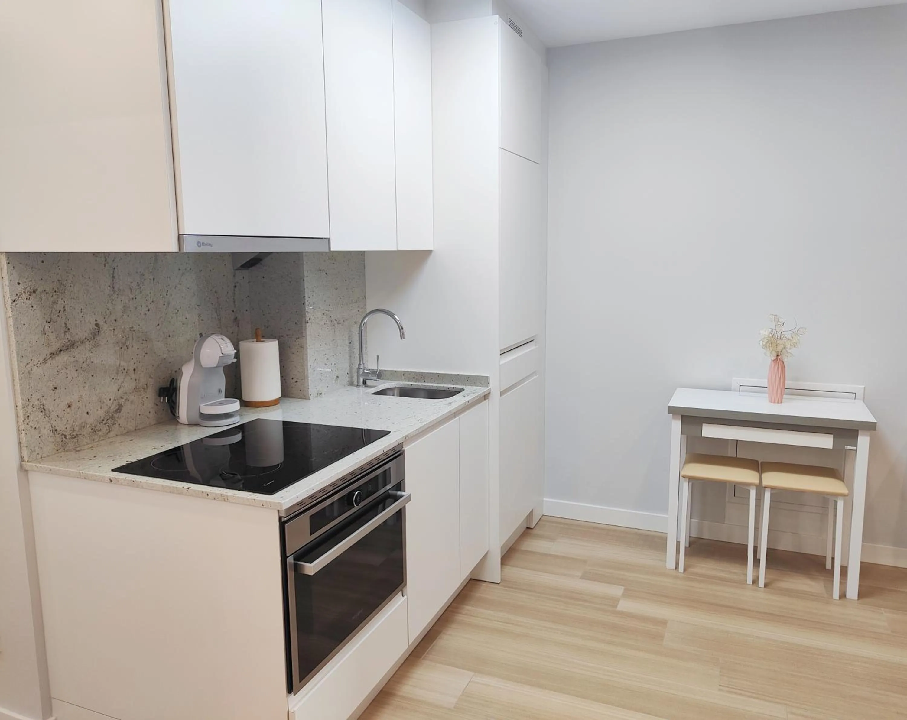 Kitchen or kitchenette in Apartamentos Centro Oviedo Caveda