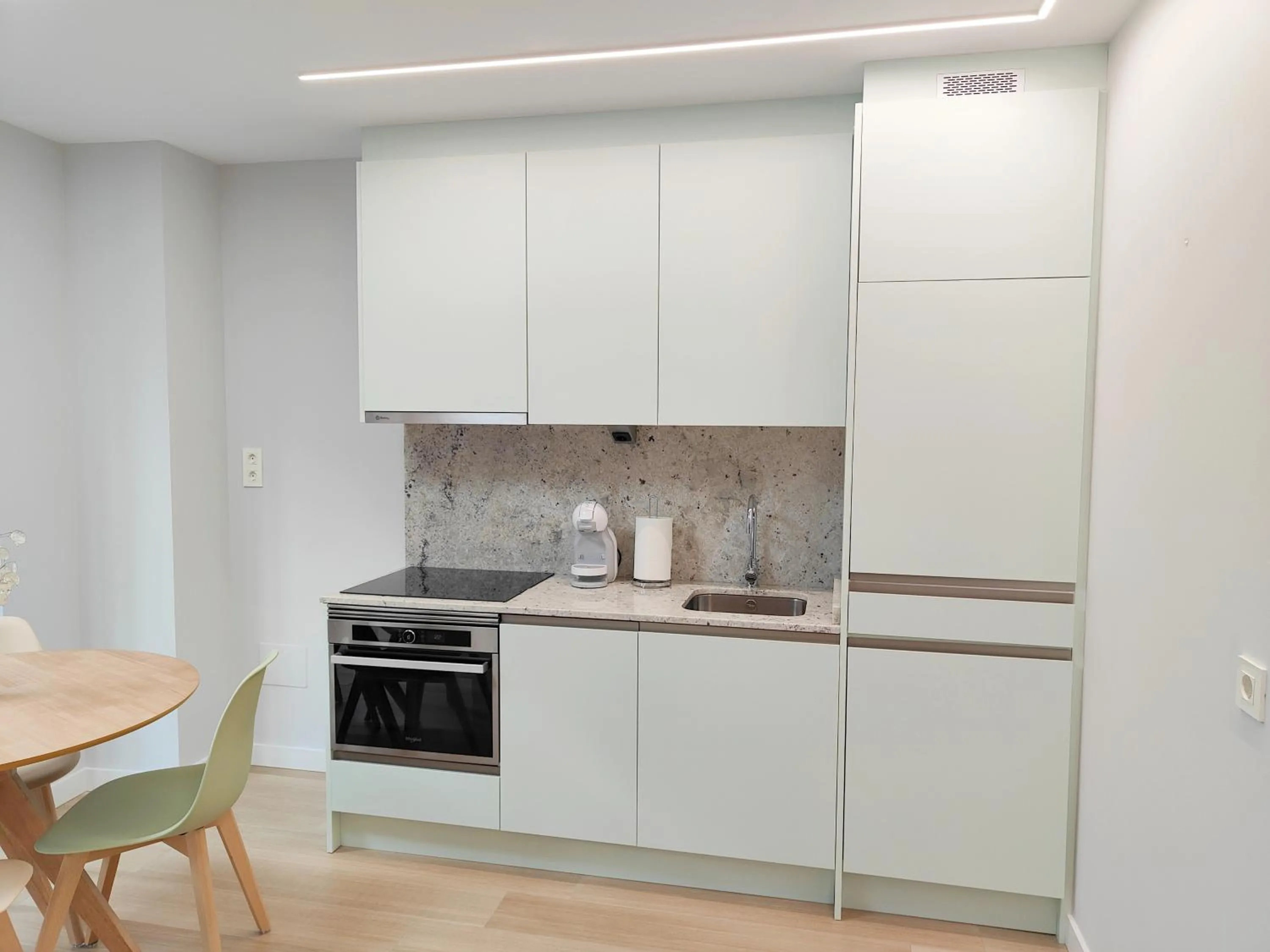 Coffee/tea facilities in Apartamentos Centro Oviedo Caveda