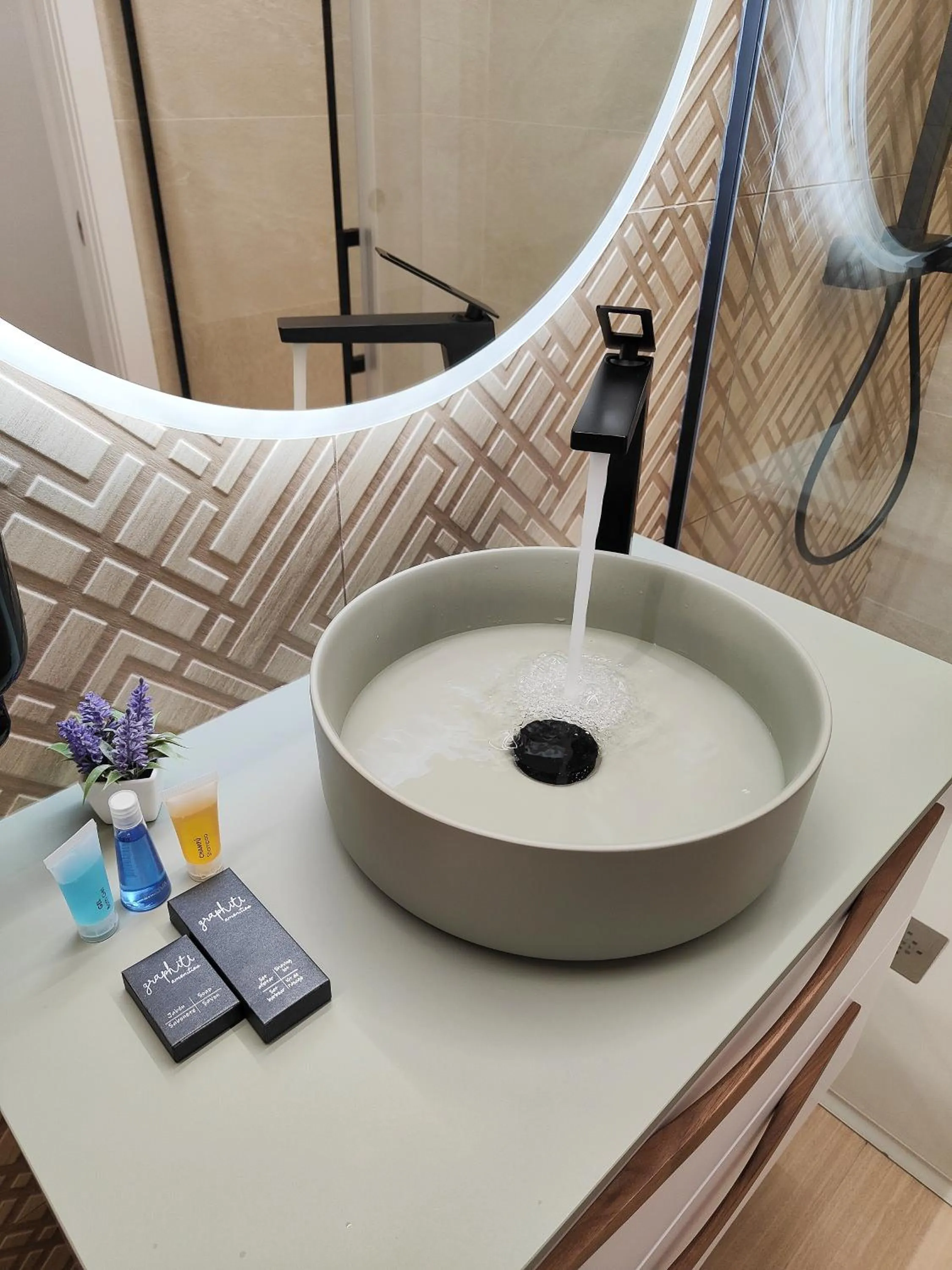 Bathroom in Apartamentos Centro Oviedo Caveda