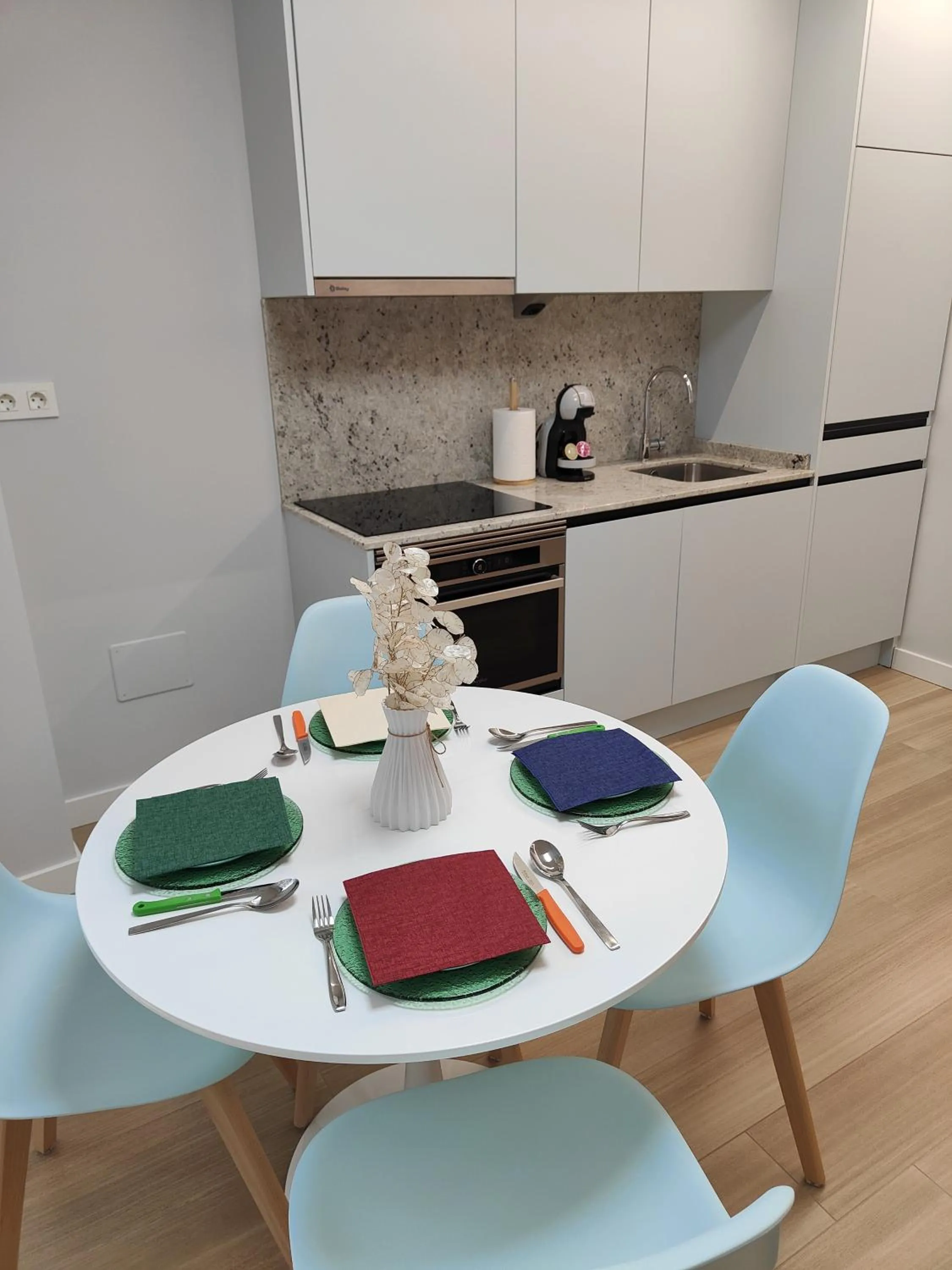 Coffee/tea facilities in Apartamentos Centro Oviedo Caveda