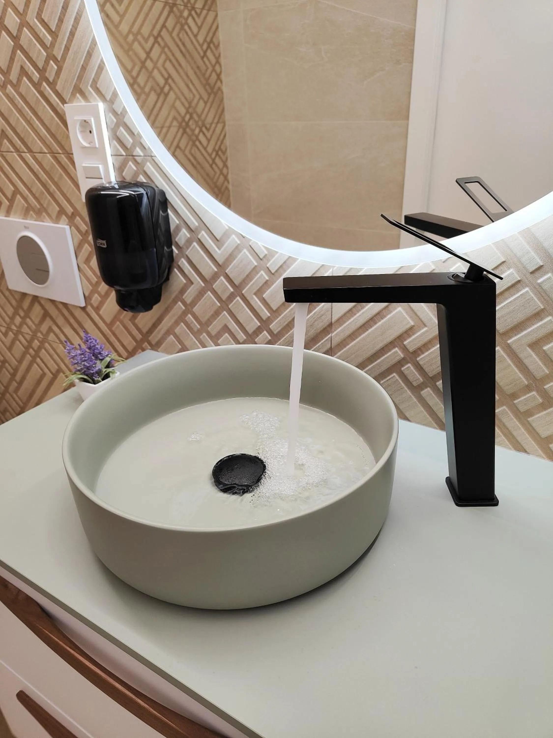 Bathroom in Apartamentos Centro Oviedo Caveda