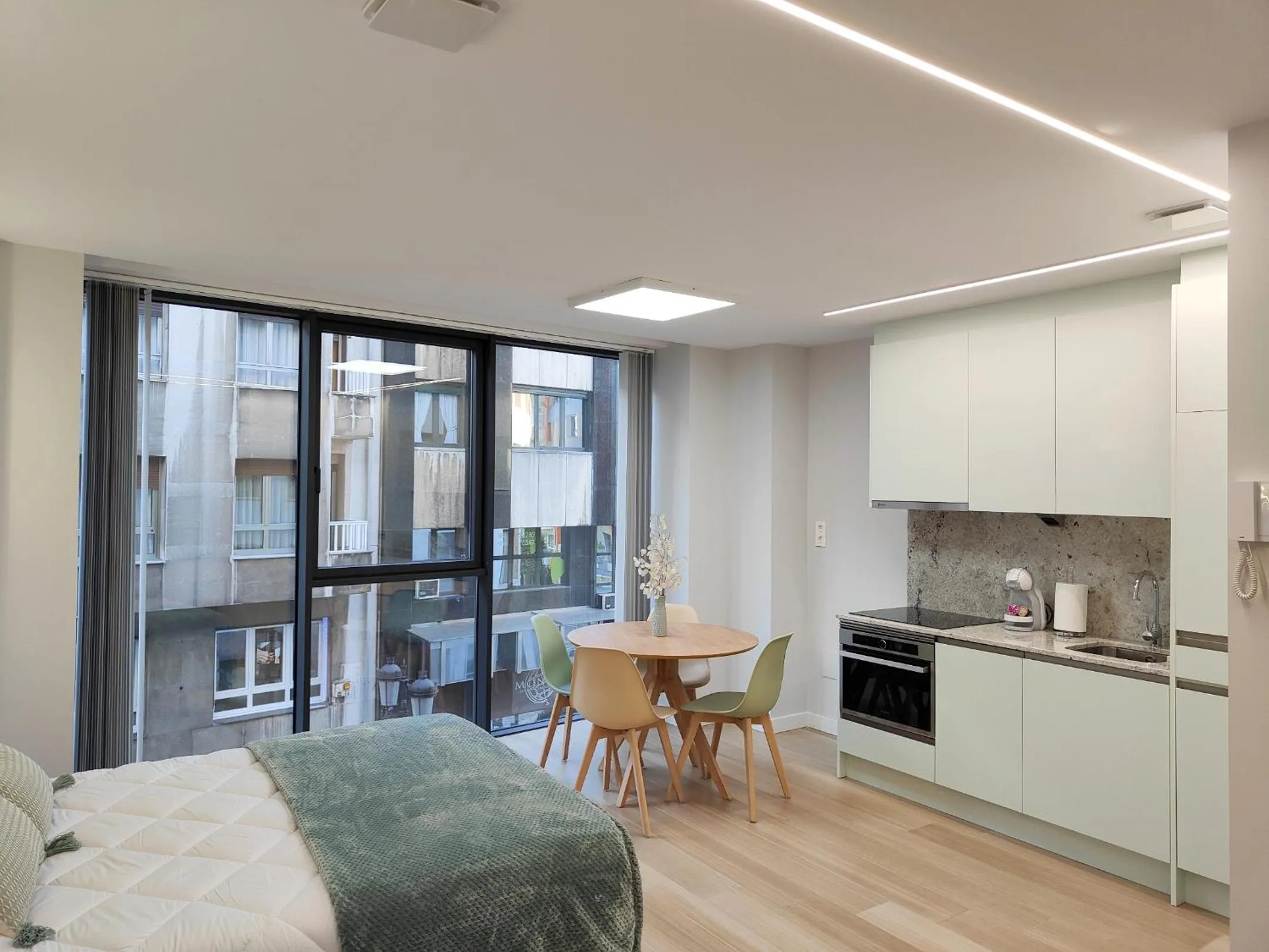 Kitchen or kitchenette in Apartamentos Centro Oviedo Caveda