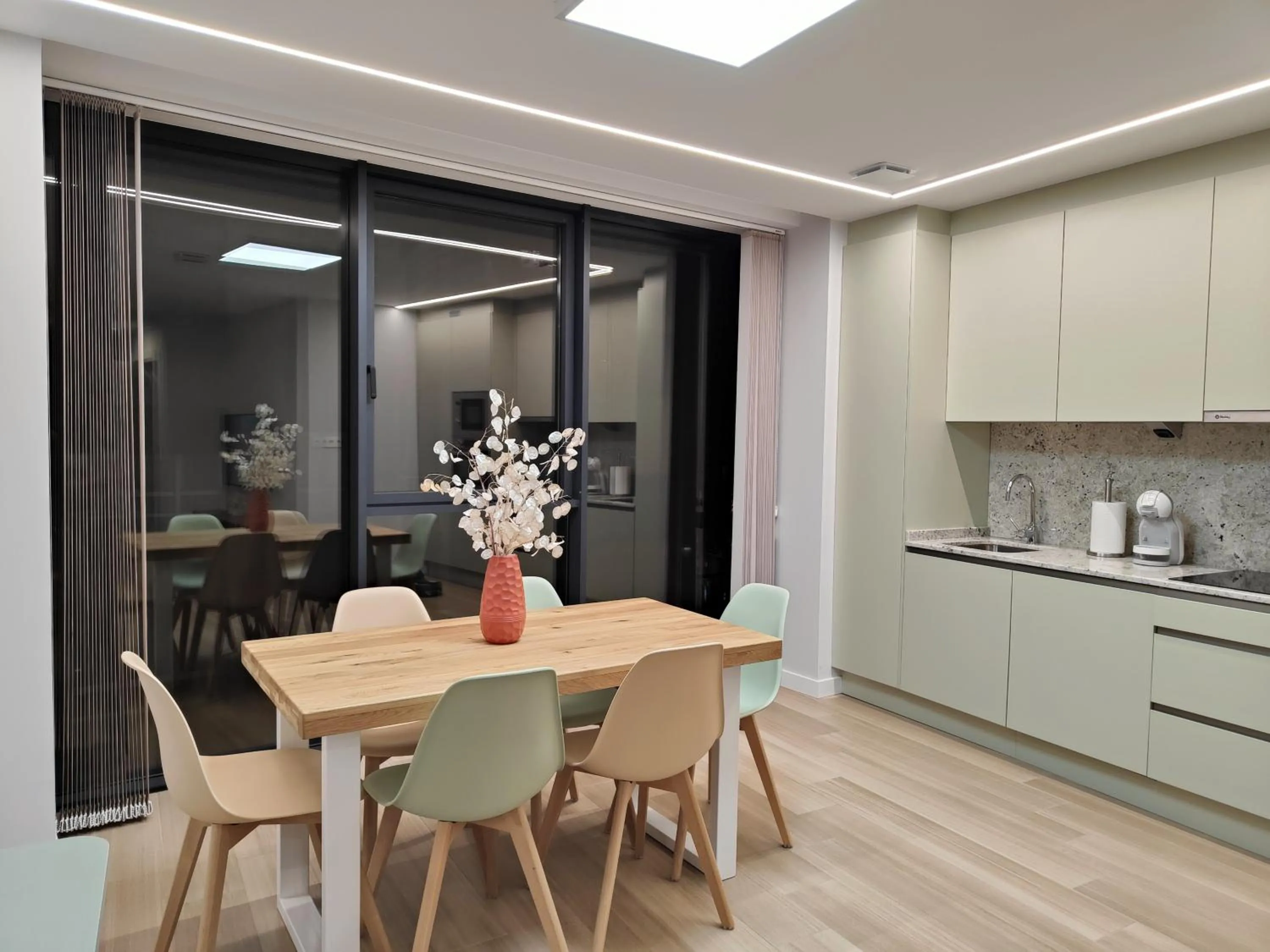 Kitchen or kitchenette in Apartamentos Centro Oviedo Caveda