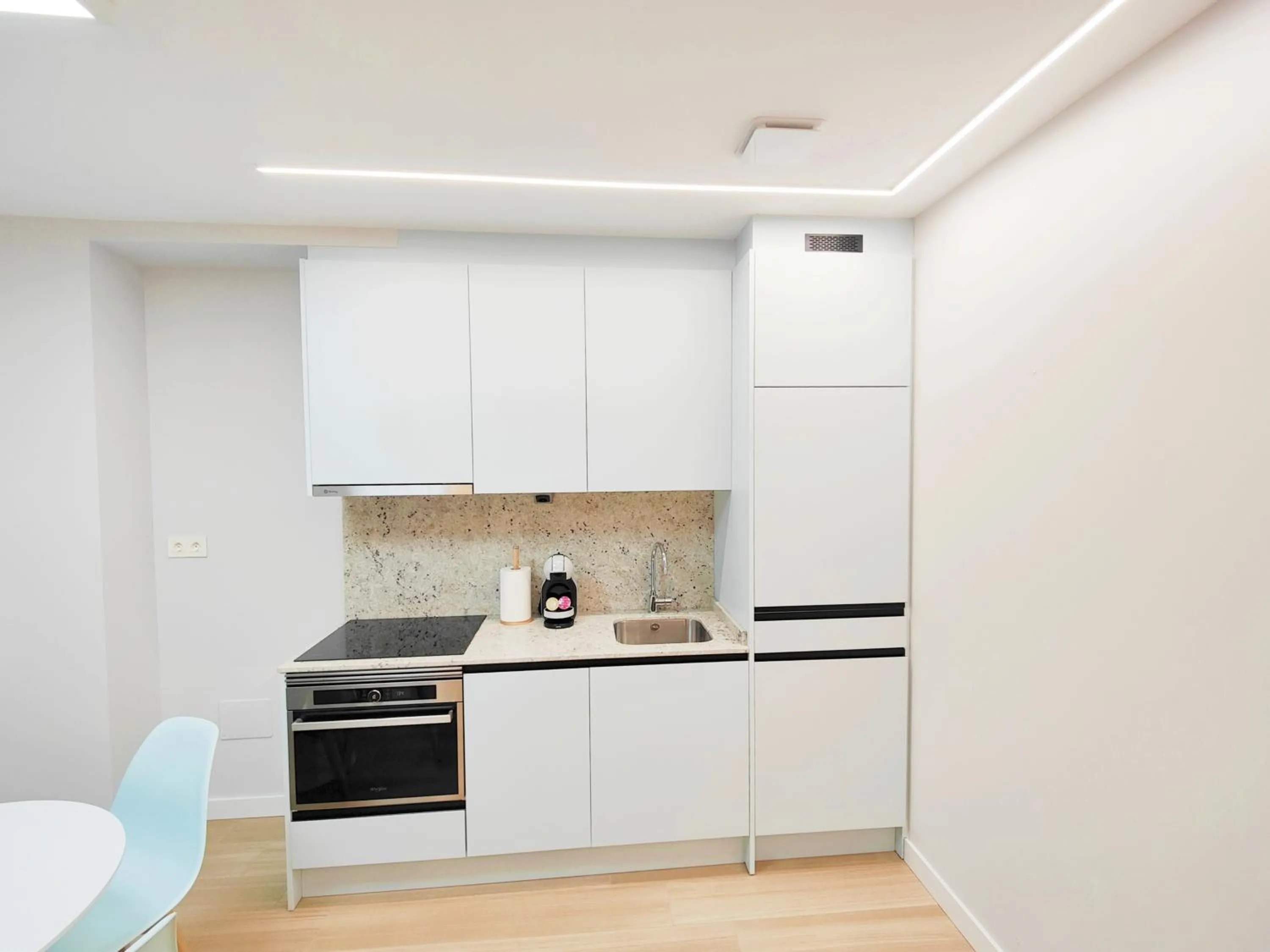 Kitchen or kitchenette in Apartamentos Centro Oviedo Caveda