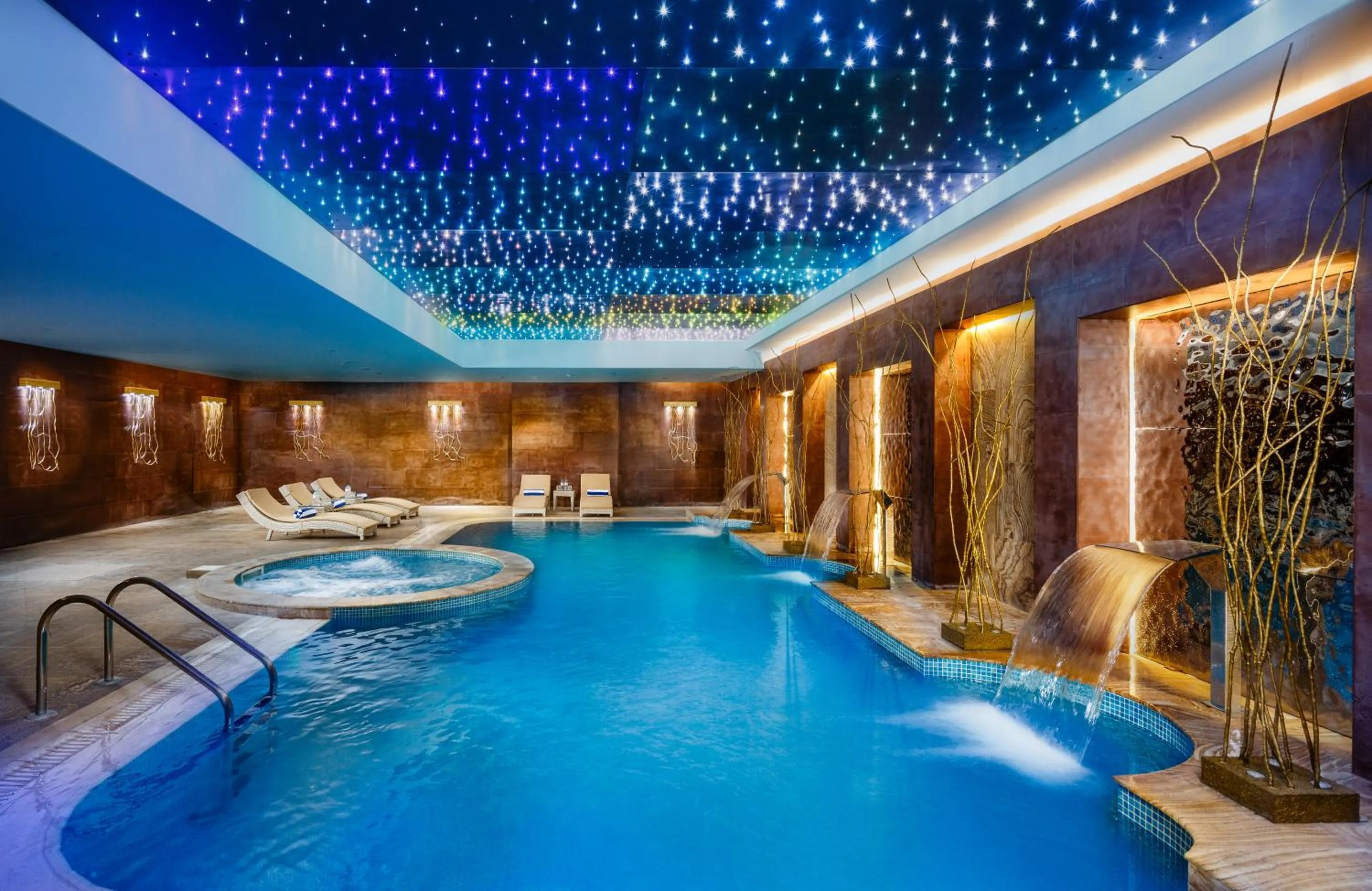 Swimming pool in Millennium Place Doha