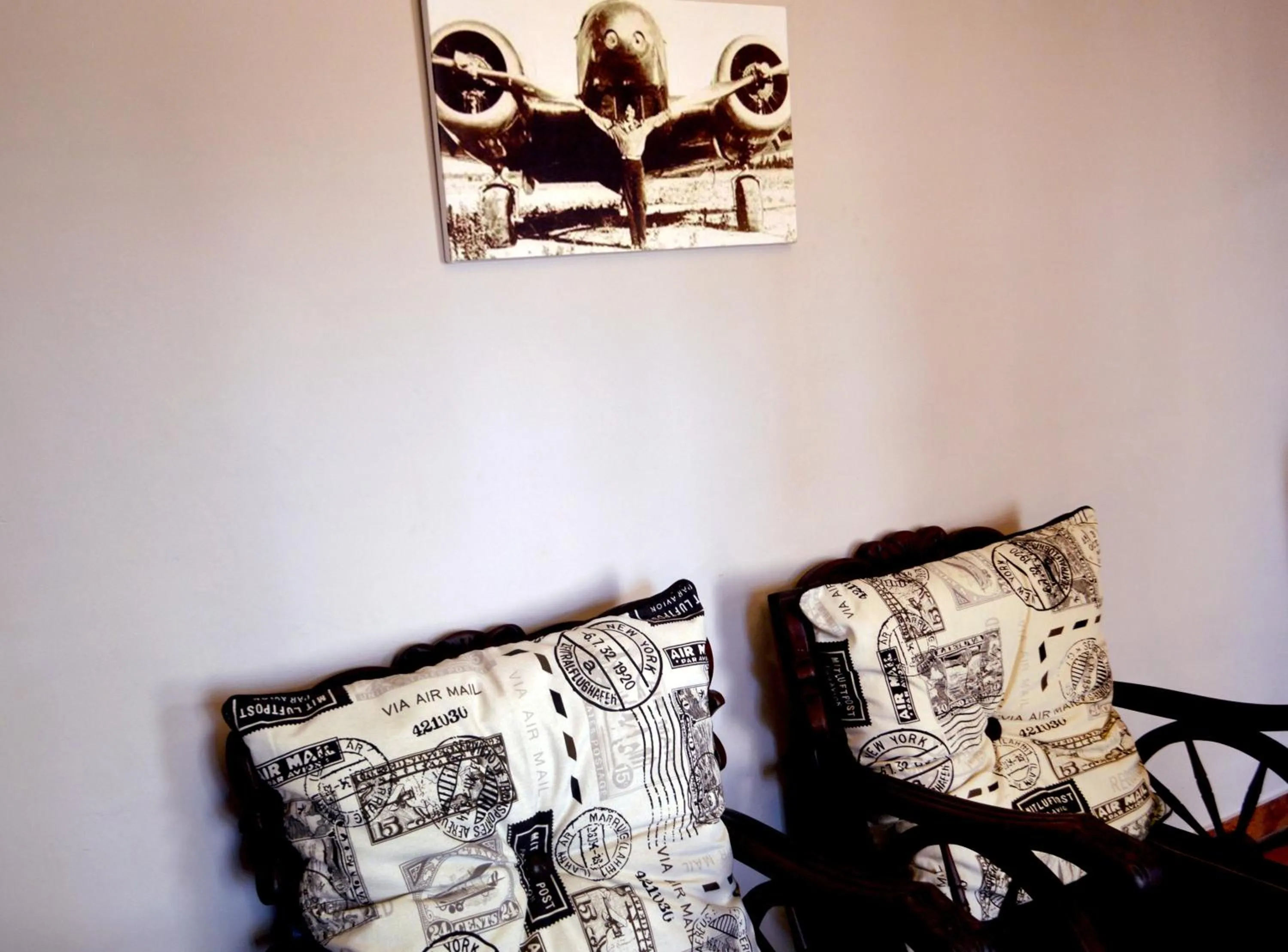 Decorative detail in Barnstormers Rest