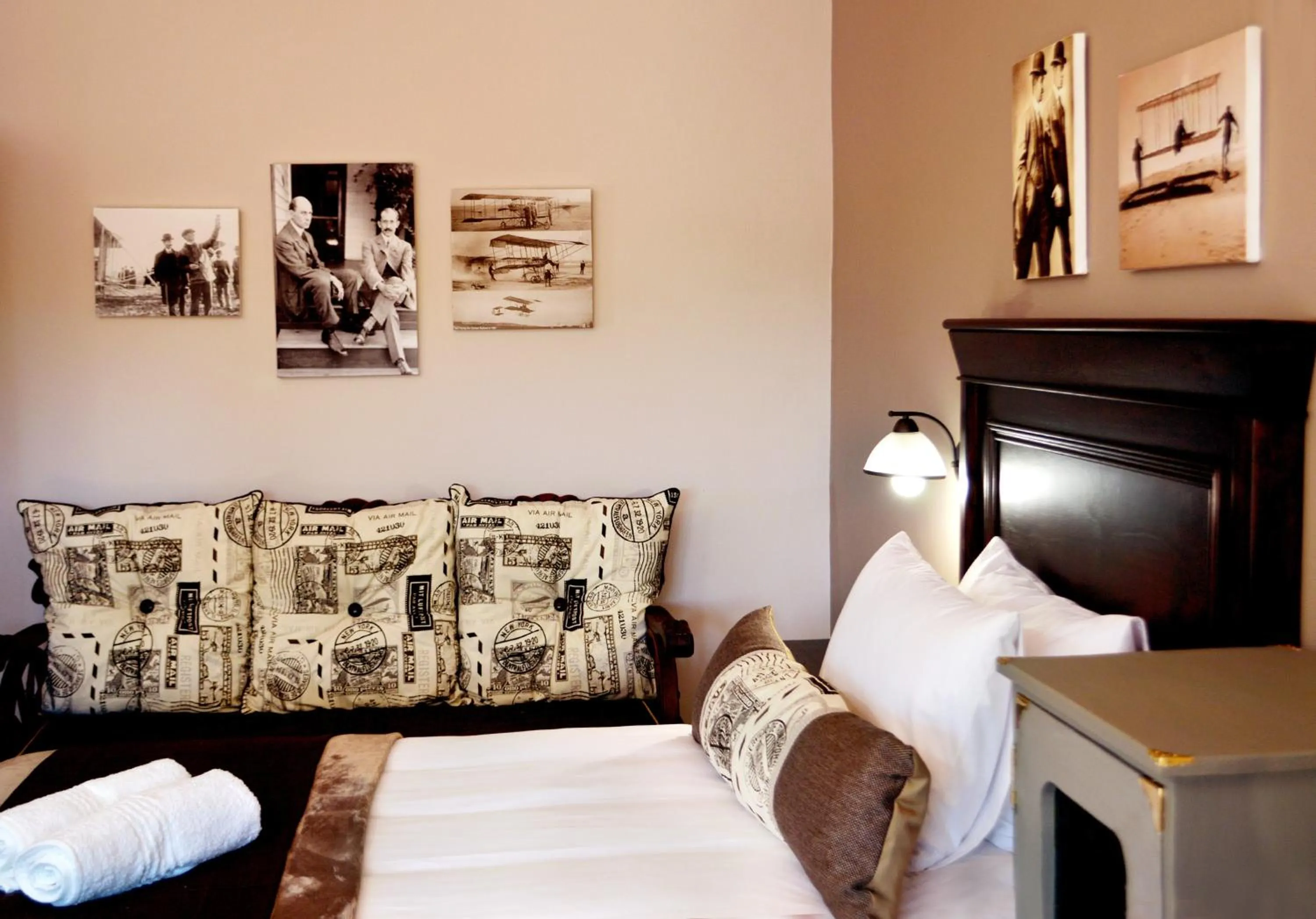 Decorative detail, Bed in Barnstormers Rest