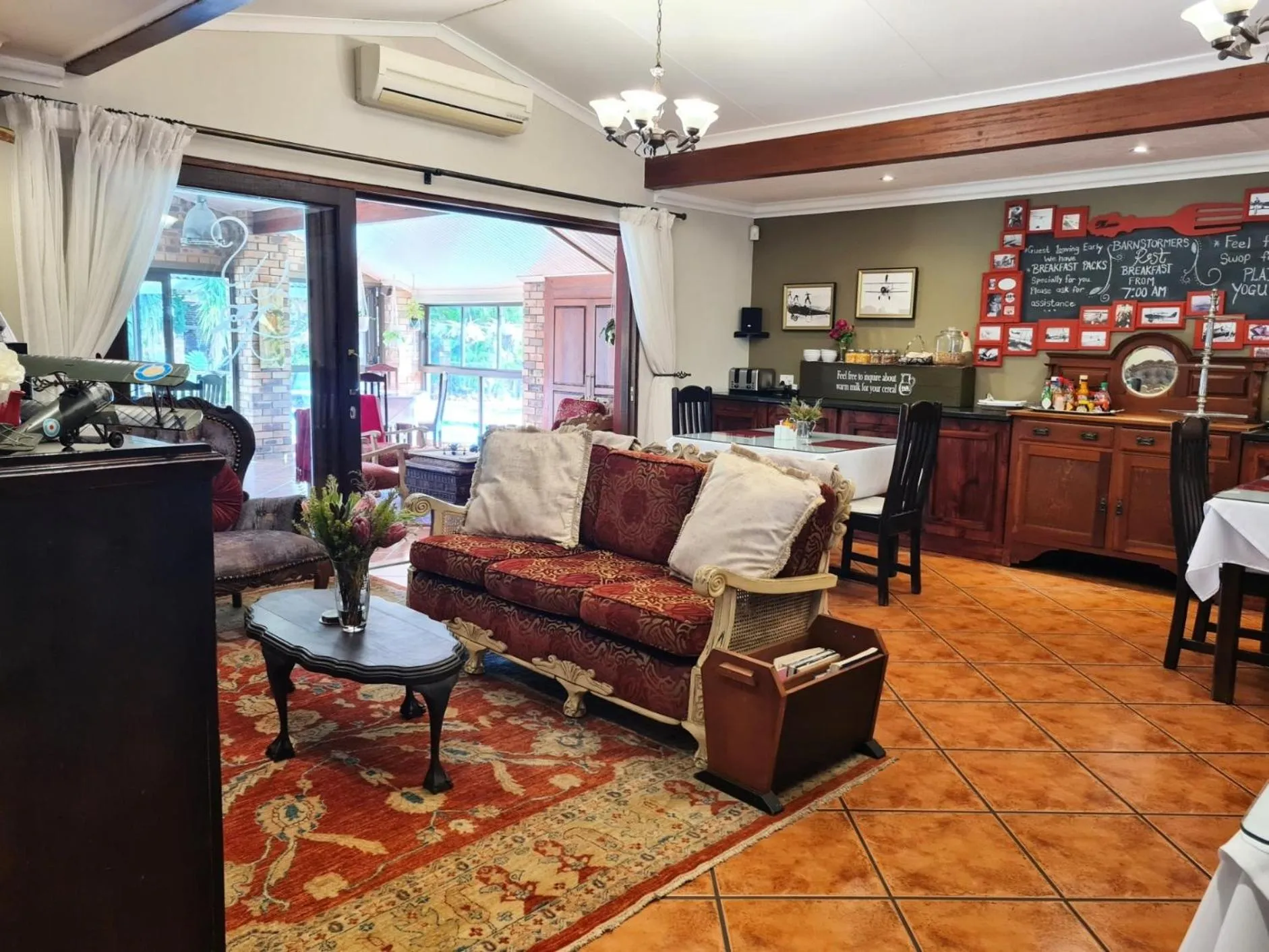 Lounge or bar in Barnstormers Rest