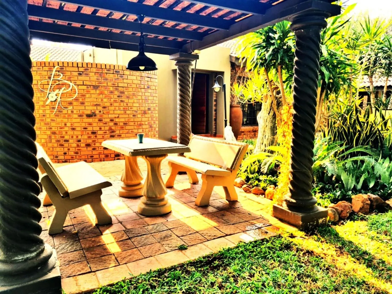 Seating area in Barnstormers Rest