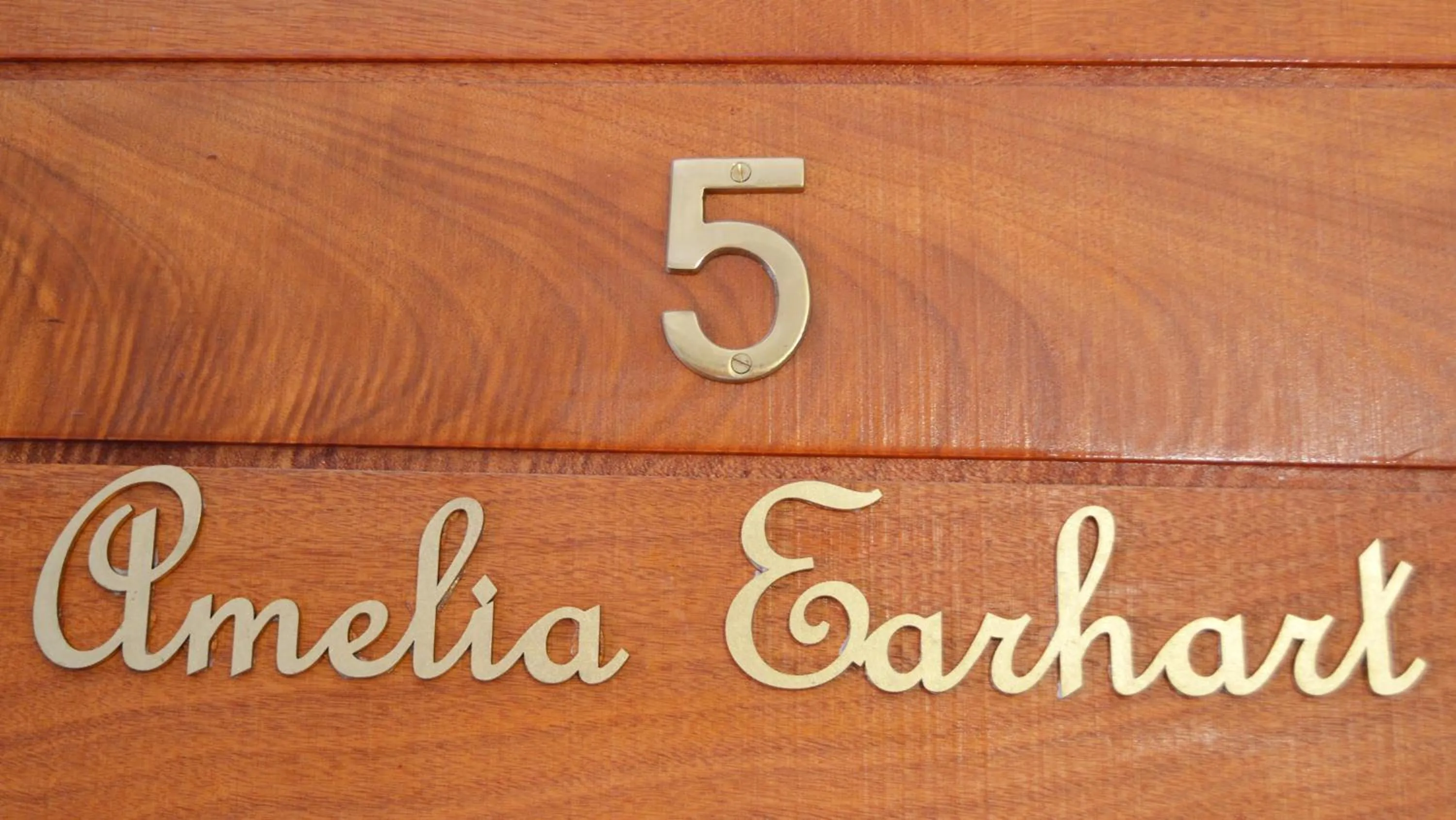 Logo/Certificate/Sign in Barnstormers Rest