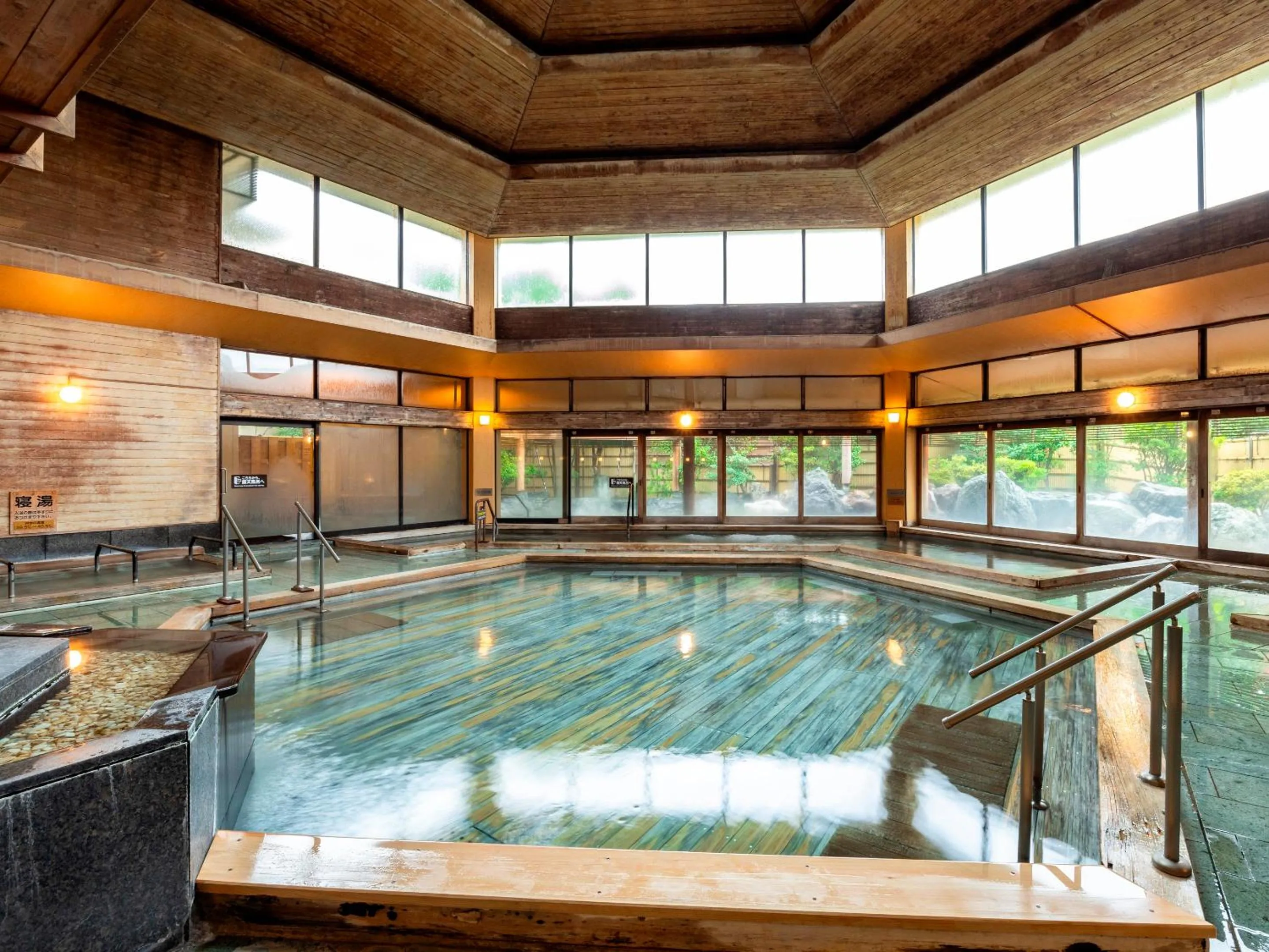 Hot Spring Bath in Hotel Sunvalley Izunagaoka Main Building