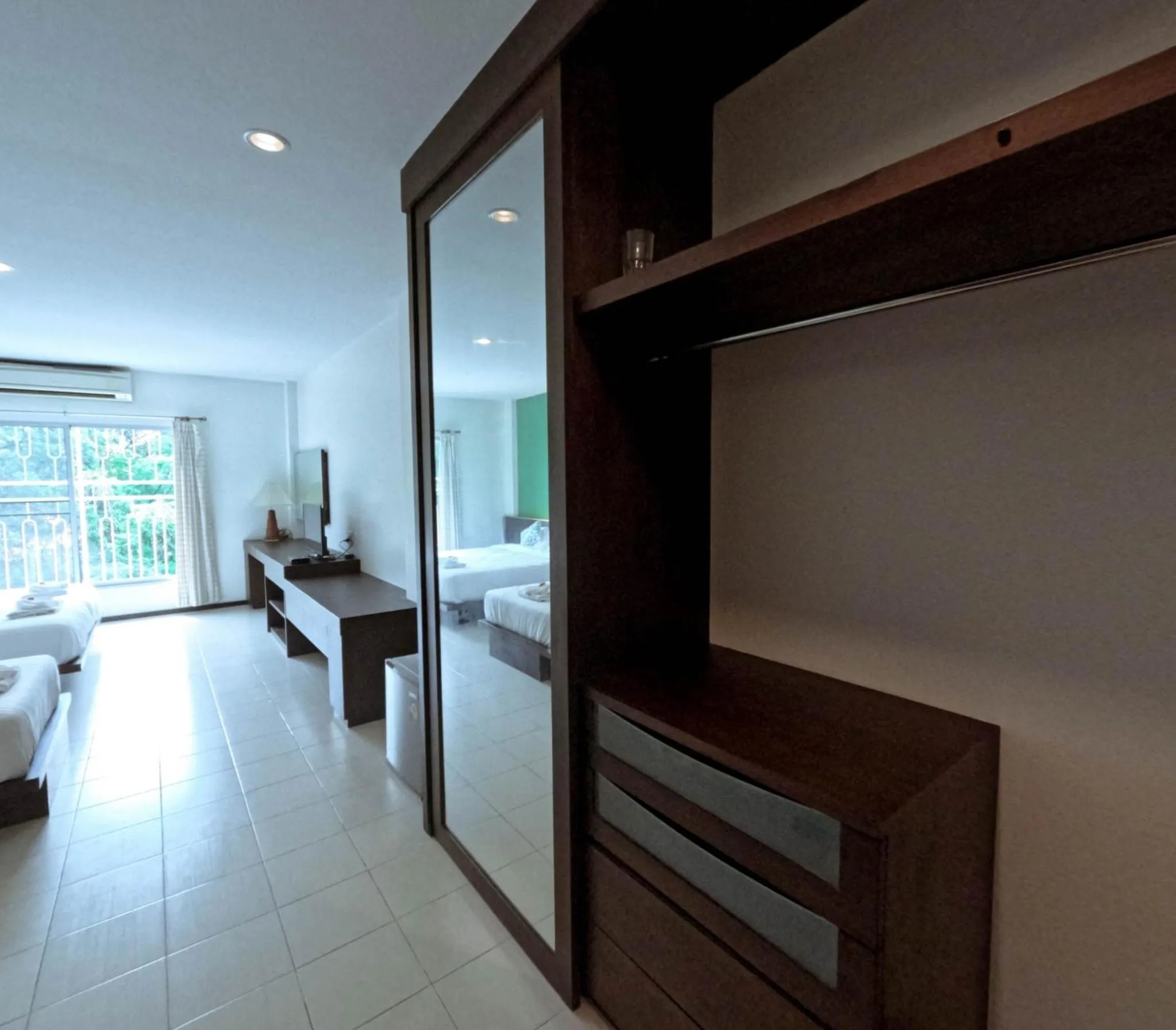 Photo of the whole room in Le Ranong Bistro Hotel