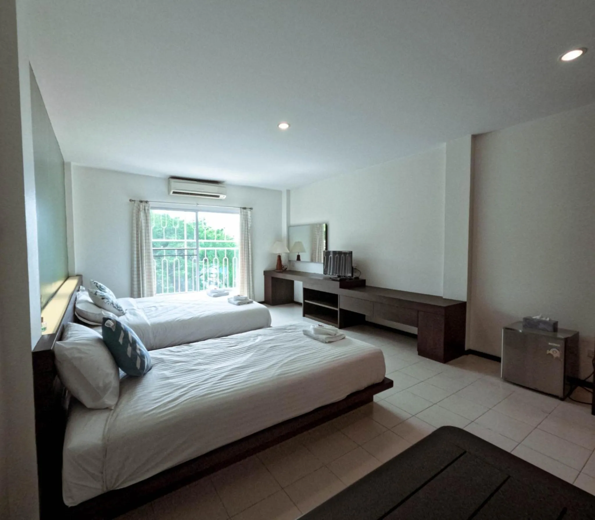 Photo of the whole room in Le Ranong Bistro Hotel