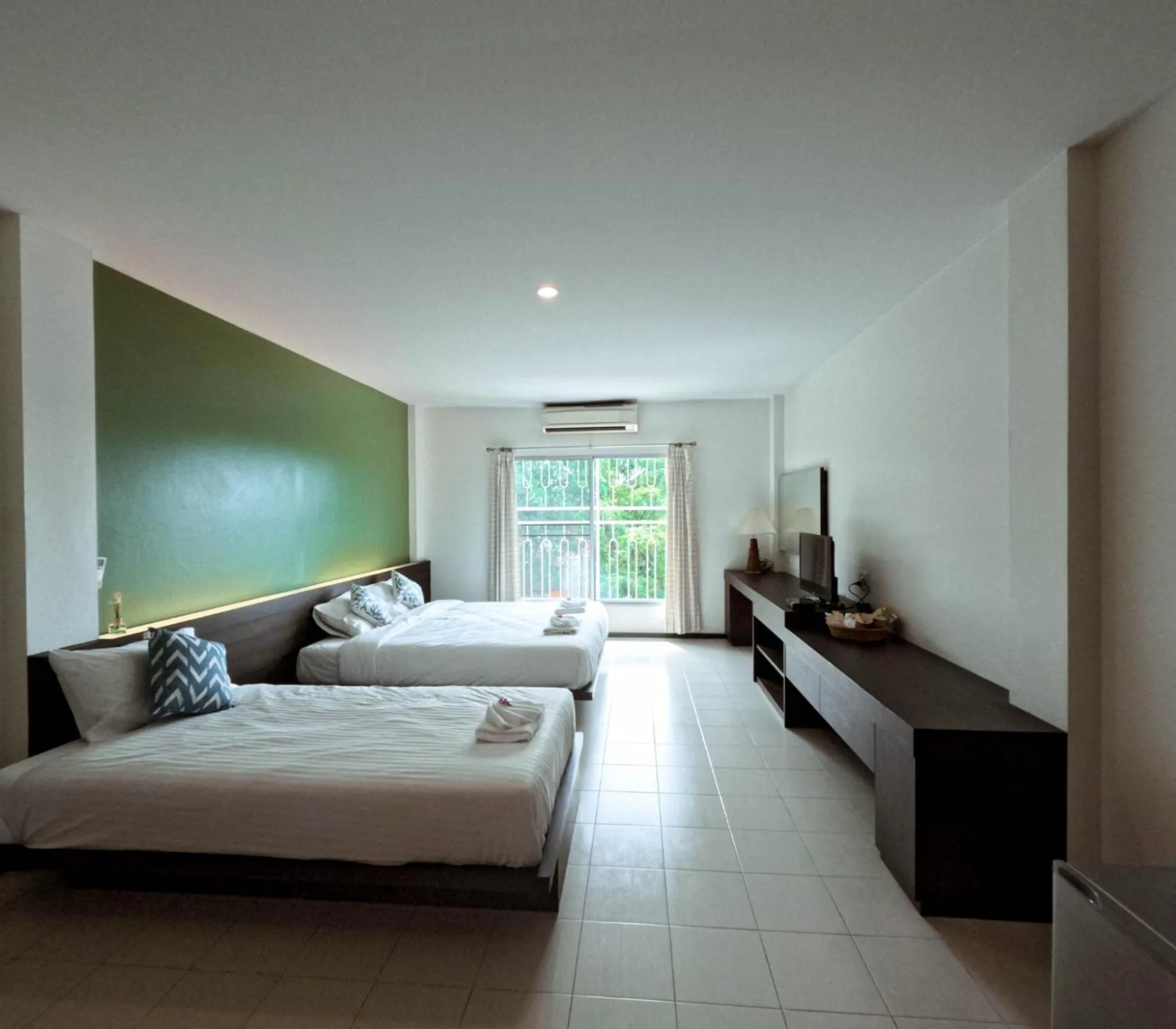 Photo of the whole room in Le Ranong Bistro Hotel