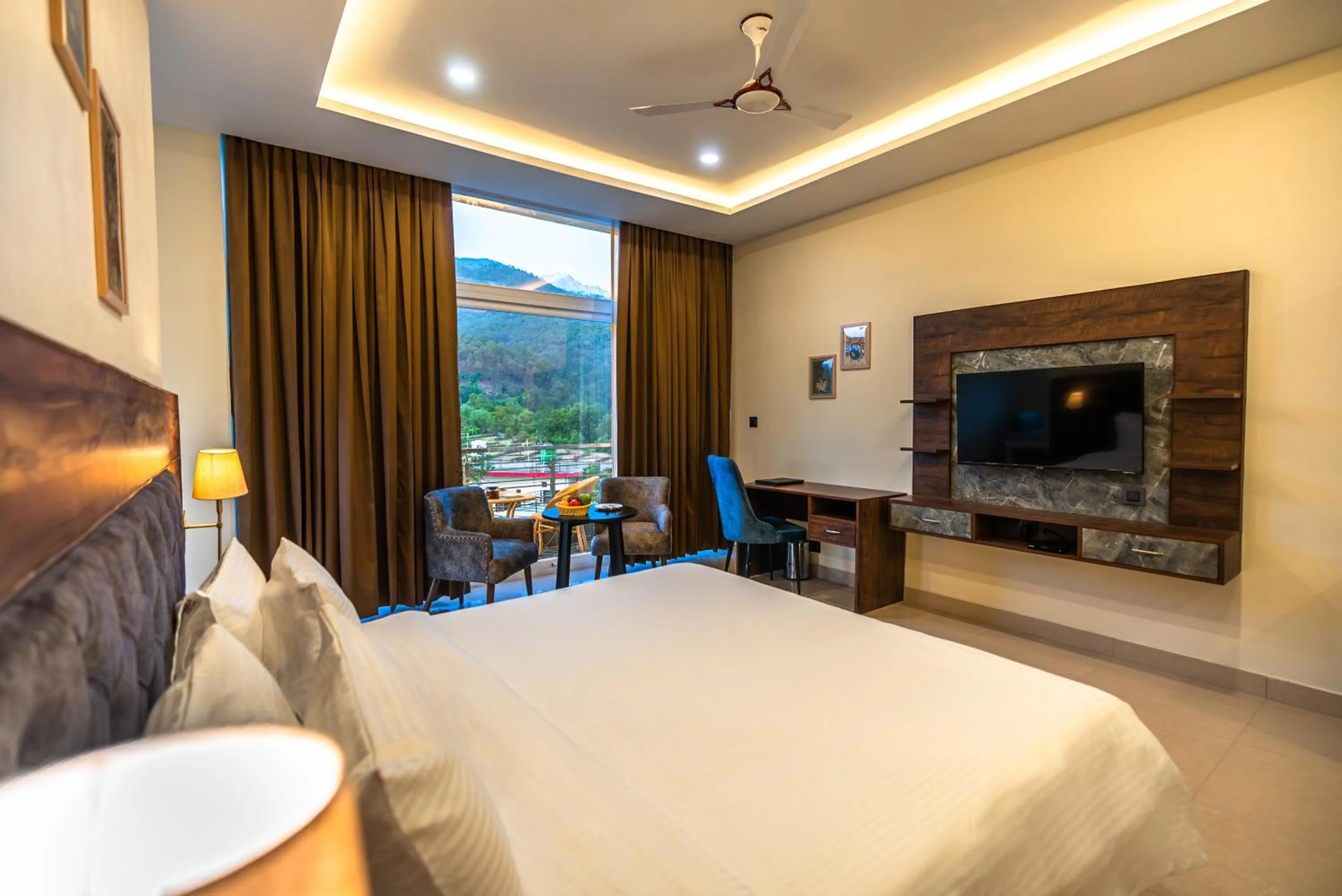 View (from property/room), Bed in Aotel by Clarks Inn Palampur