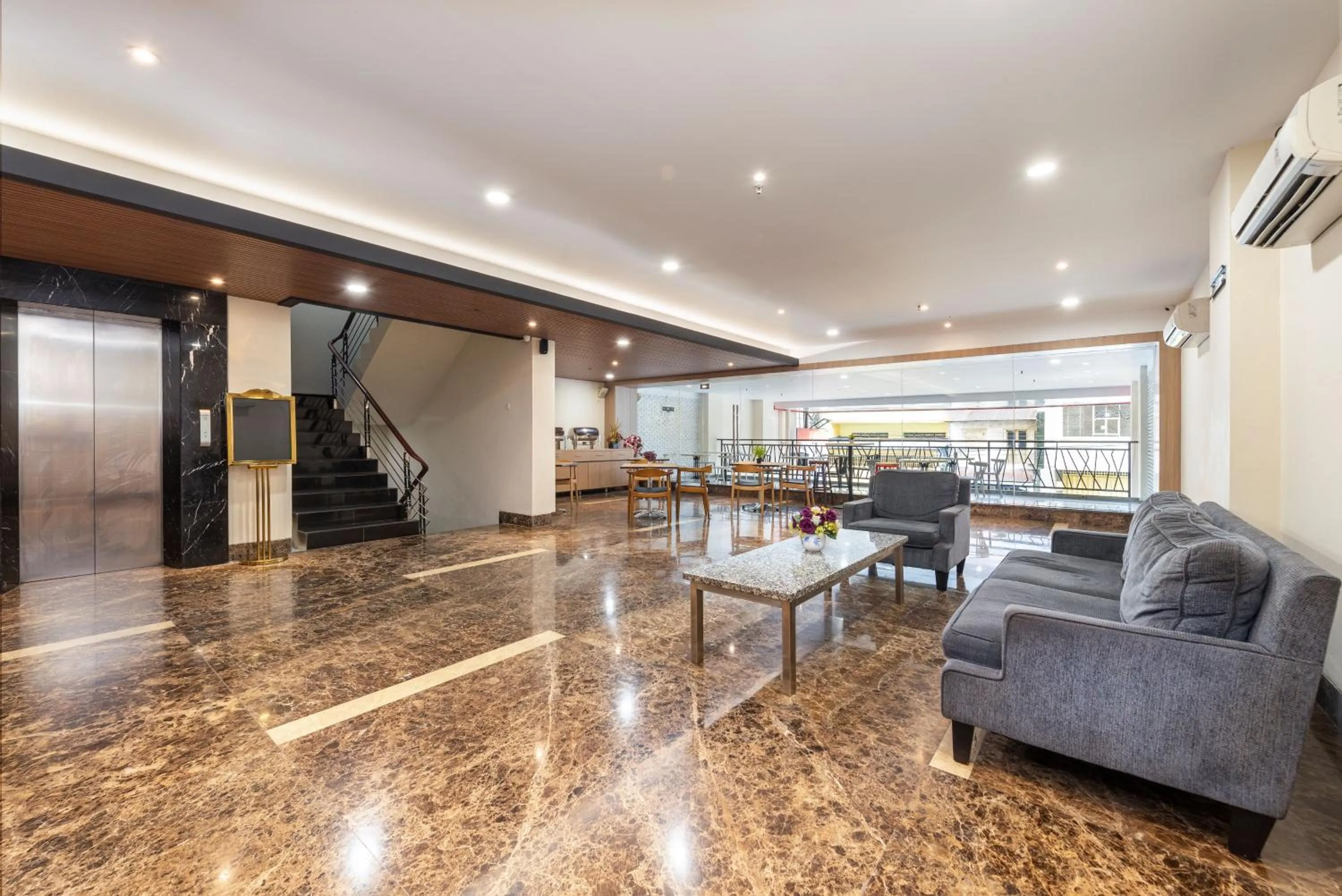 Lobby or reception in Life Hotel Soekarno Hatta Makassar