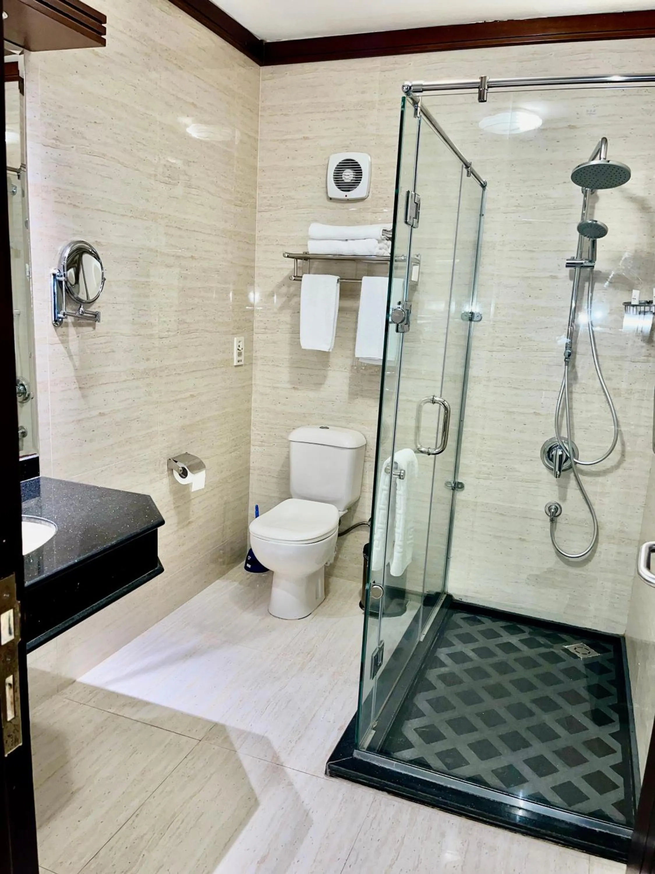 Shower in Panacea Suites Hotel