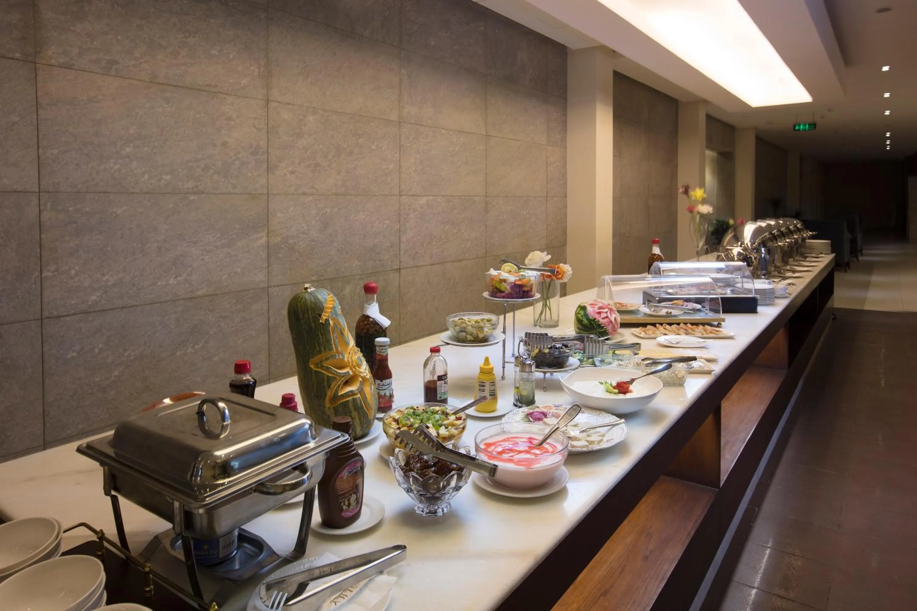 Restaurant/places to eat in لي لي جراند للشقق المخدومة - درجة اقتصادية