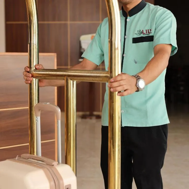 Staff in لي لي جراند للشقق المخدومة - درجة اقتصادية