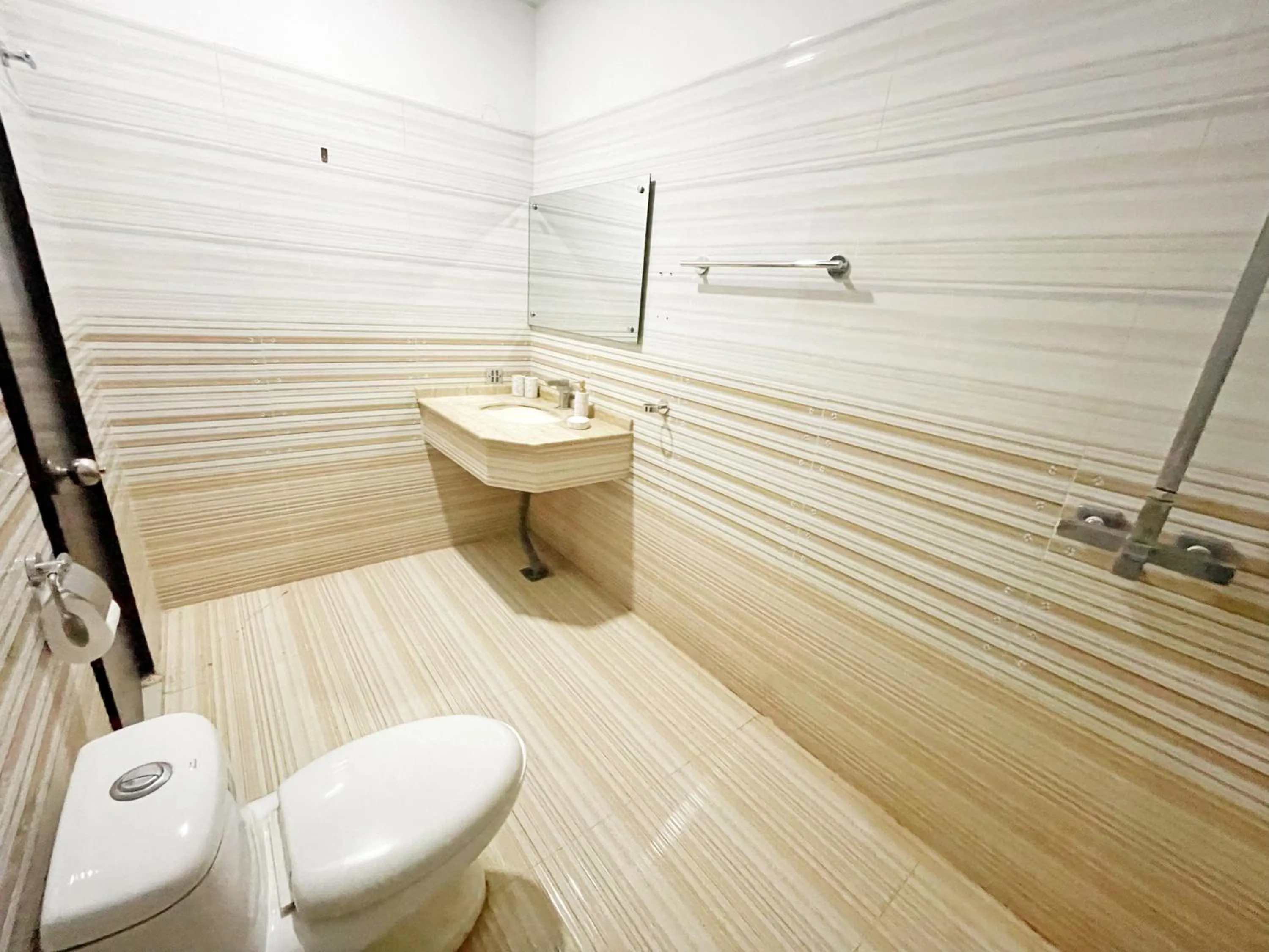 Shower in The Grand Hotel Multan