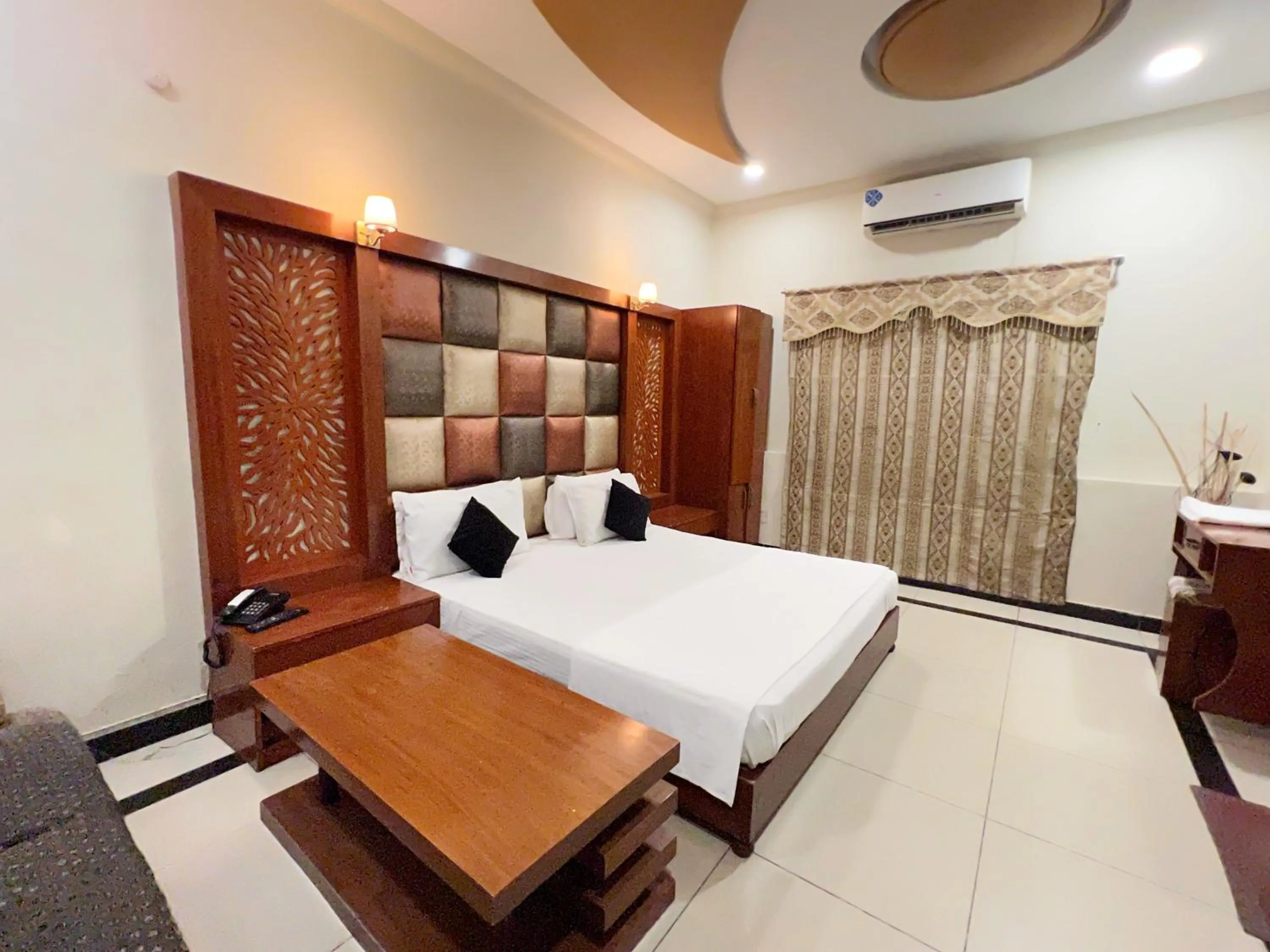 Bed in The Grand Hotel Multan