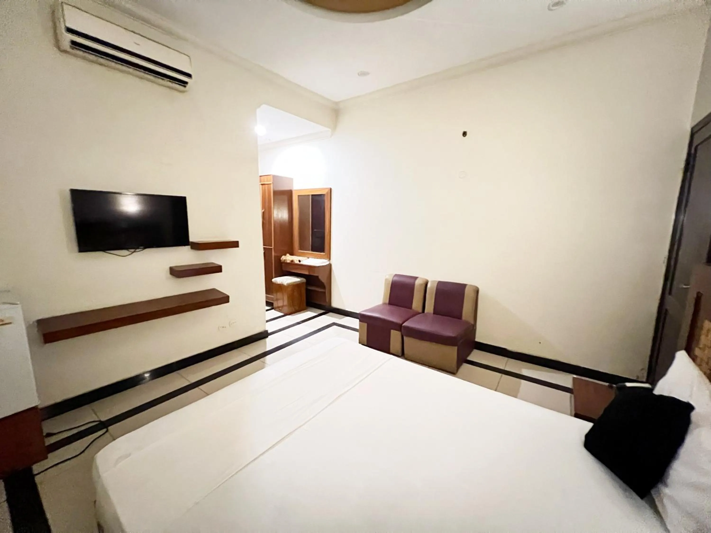 Bed in The Grand Hotel Multan