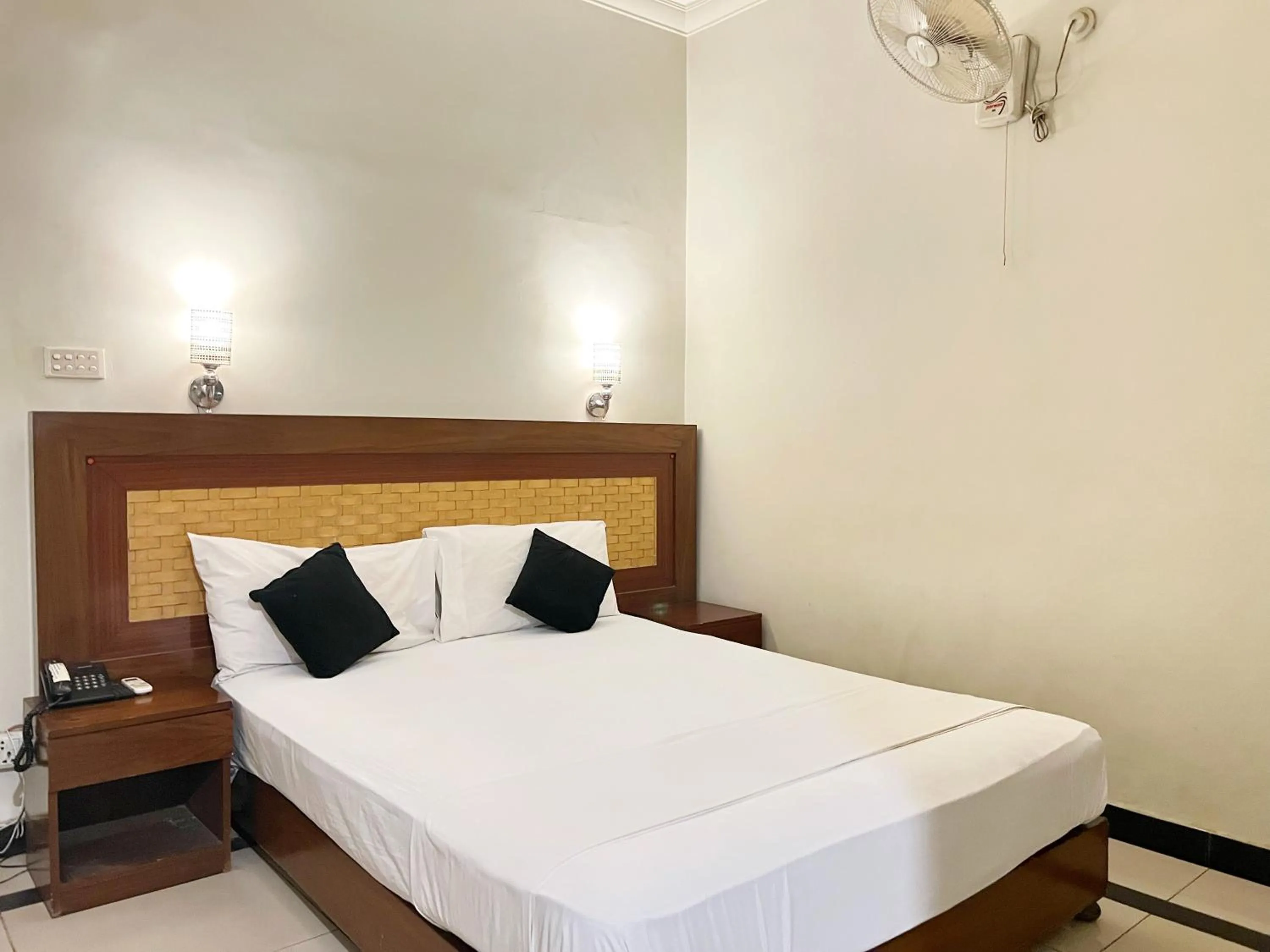 Bed in The Grand Hotel Multan