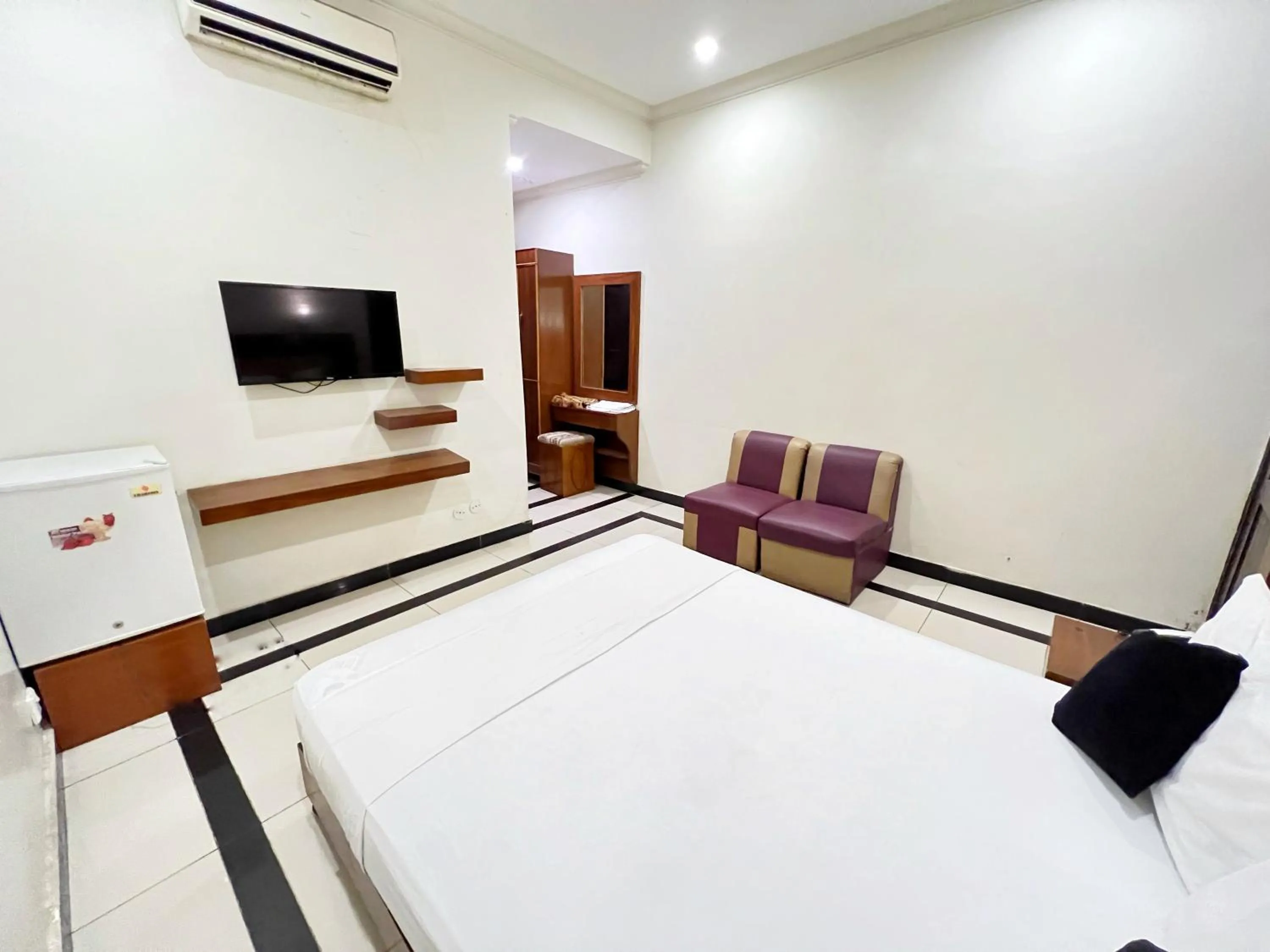 Bed in The Grand Hotel Multan