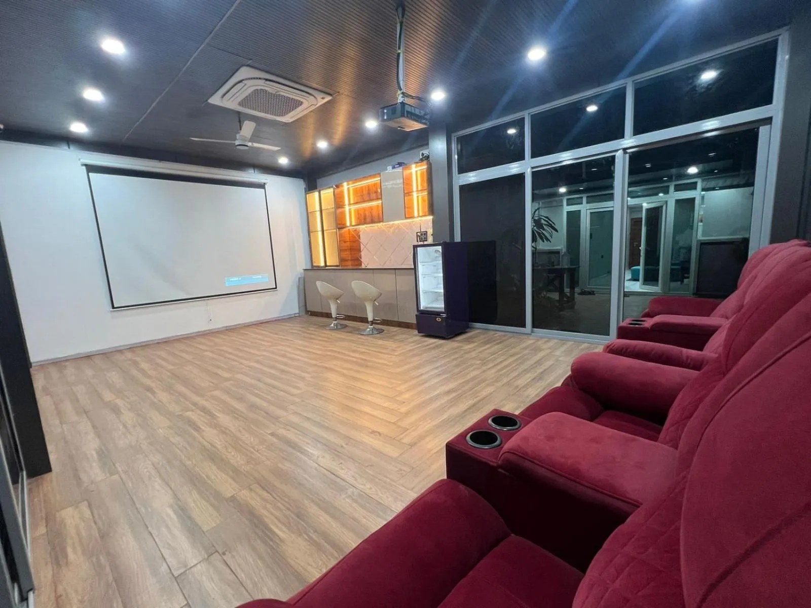 TV and multimedia in Wild Wings Premium Hotel