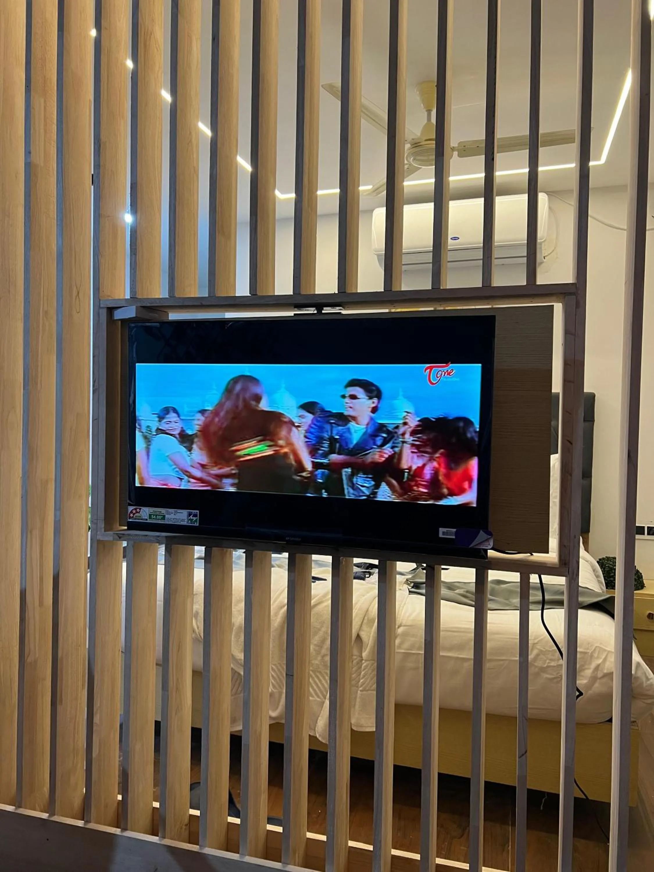 TV and multimedia, Bed in Wild Wings Premium Hotel